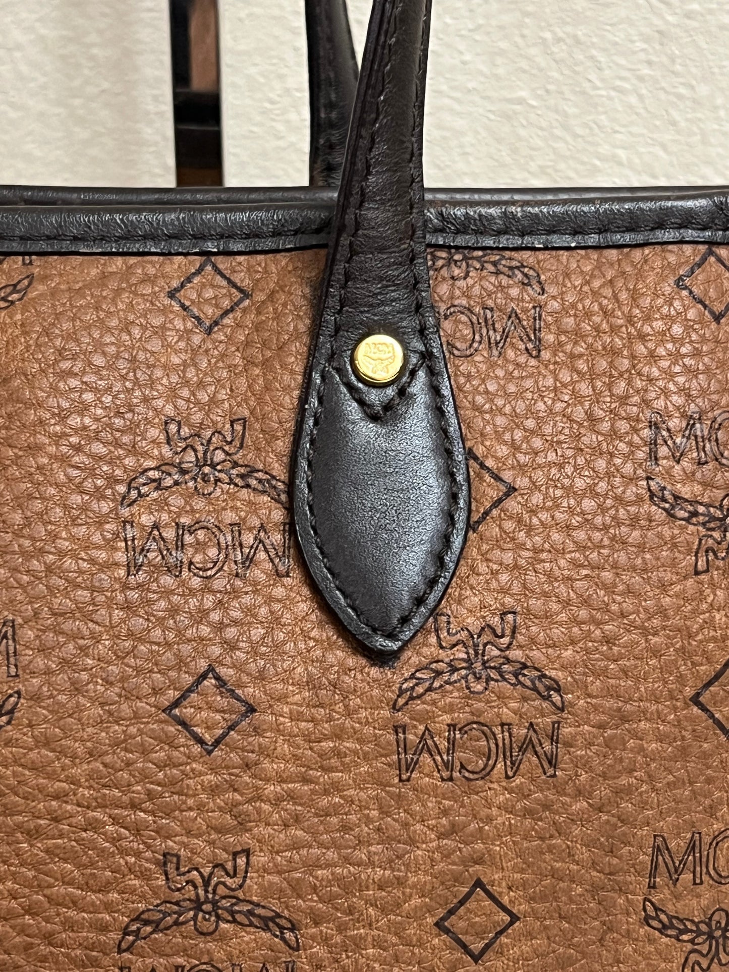 MCM CHOCO TOTE W/ BONE MM