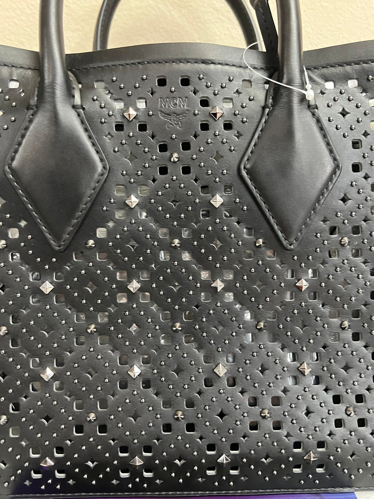 MCM PORFORATED TOTE BLACK