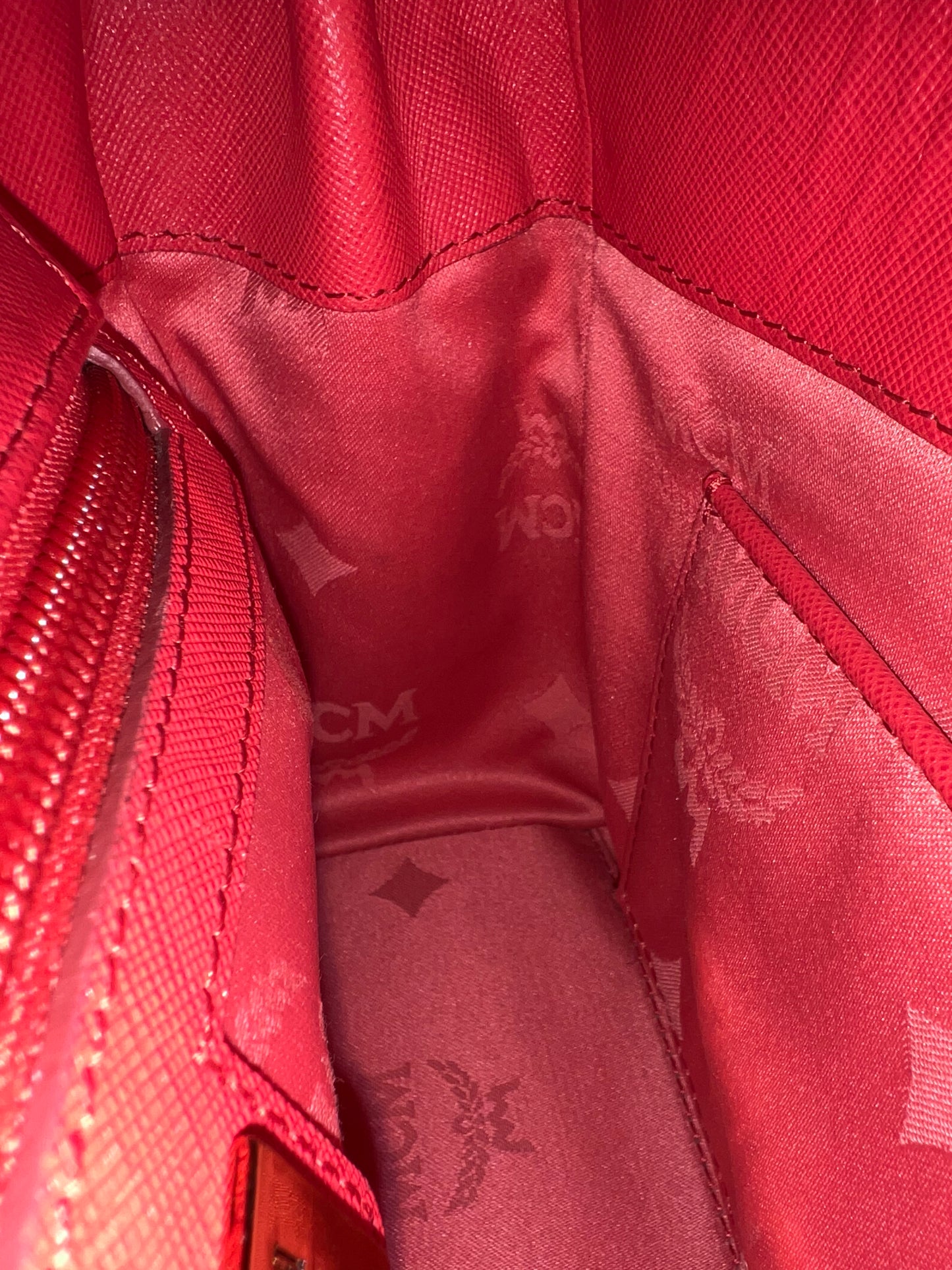 MCM SAFFIANO RED