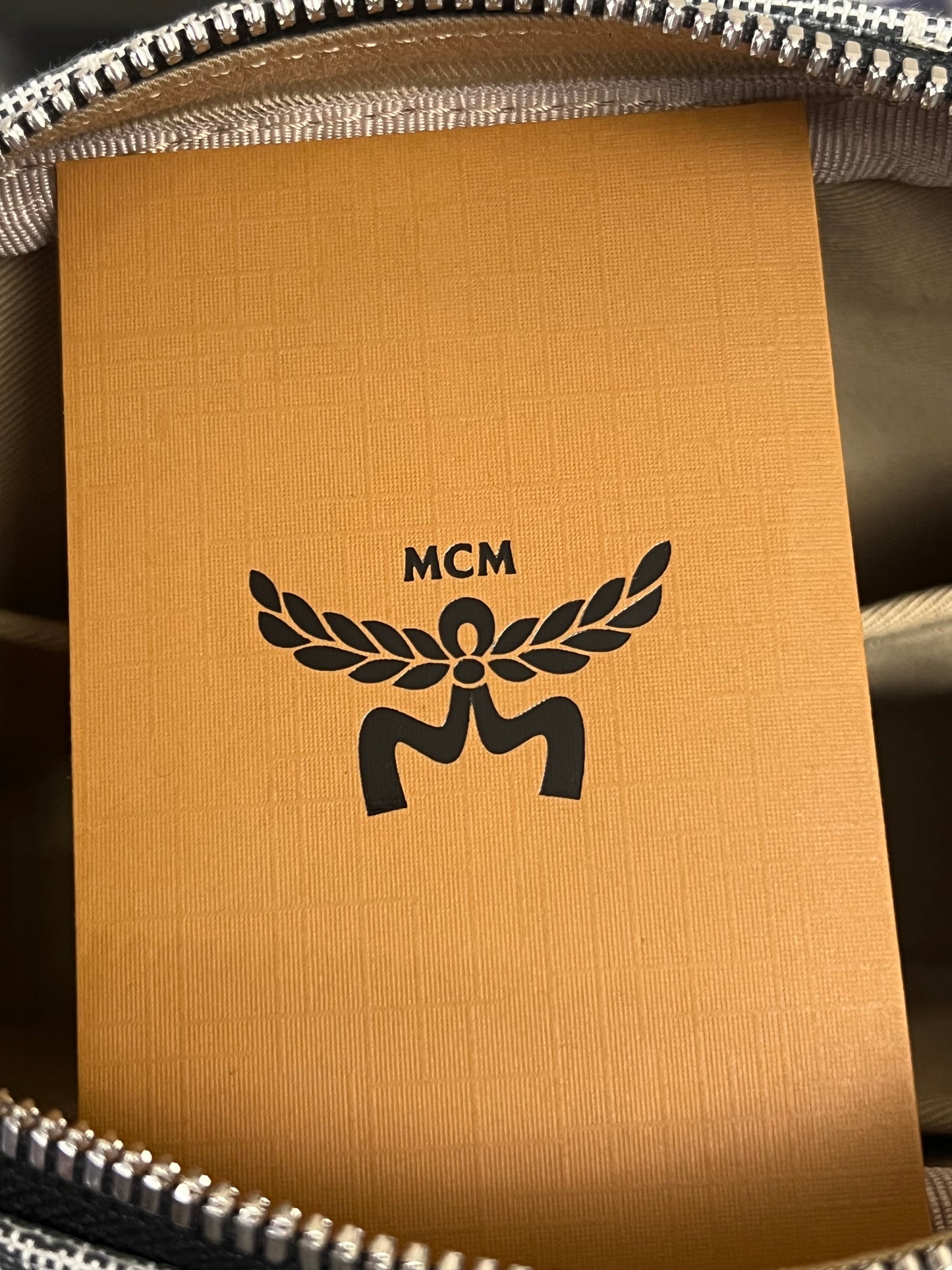 MCM AREN MESSENGER BAG