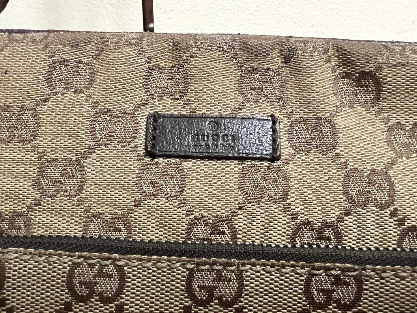 SUPREME CROSSBODY