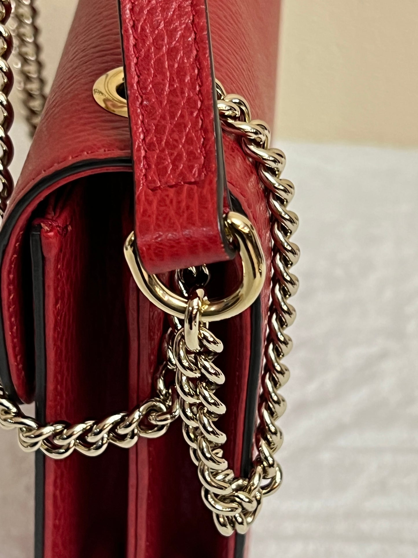 INTERLOCKING RED