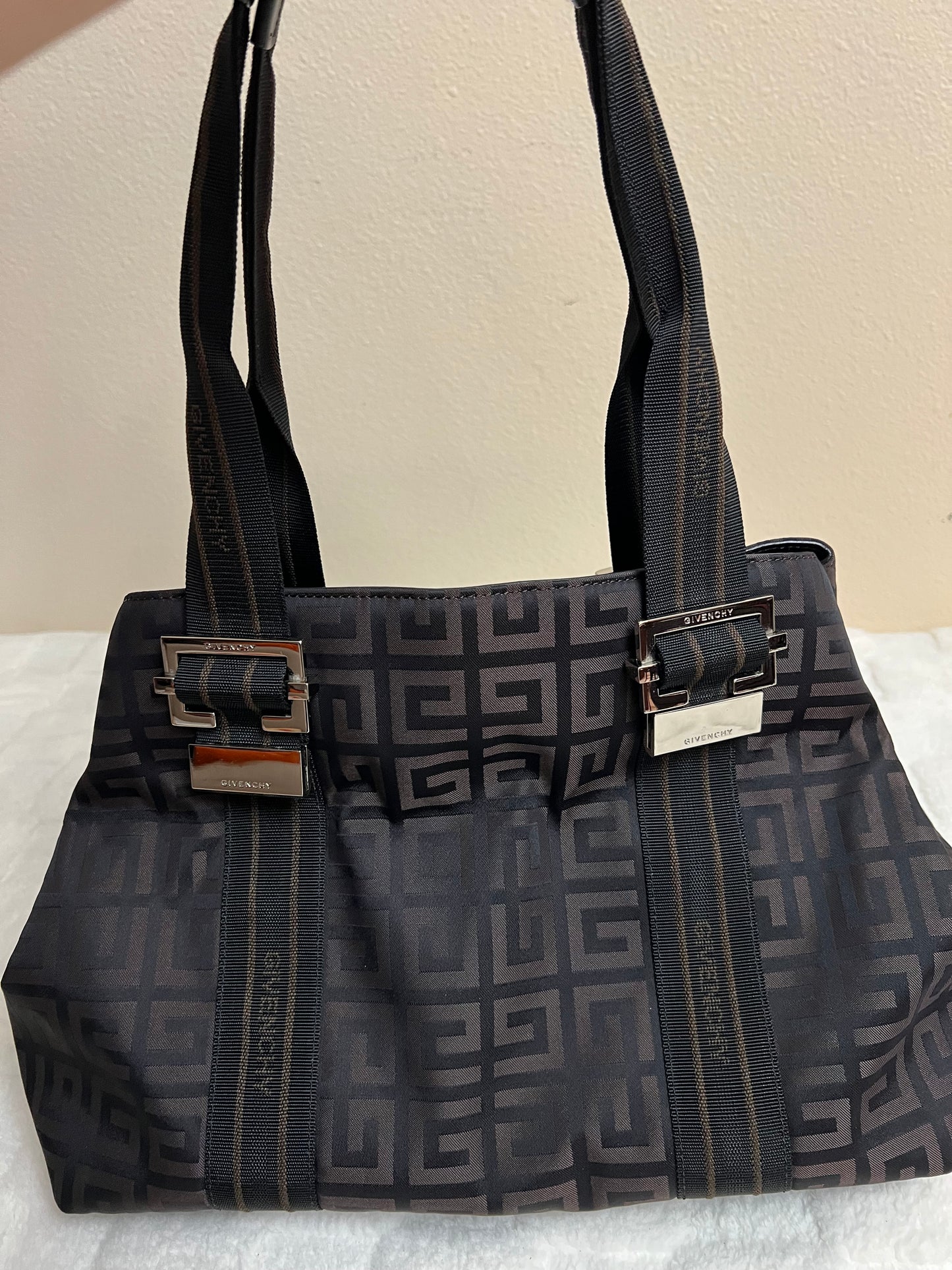 G_I_V_E_N_C_H_Y TOTE