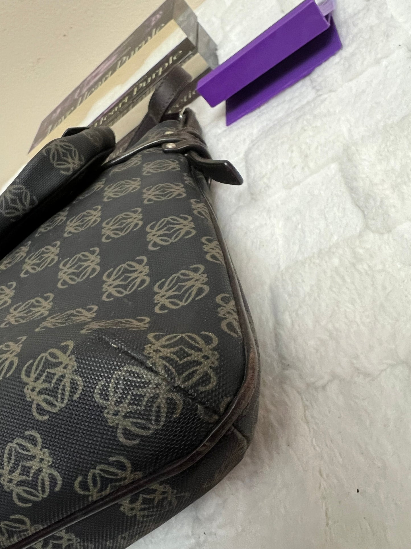 L _ O _ E _ W _ E CROSSBODY