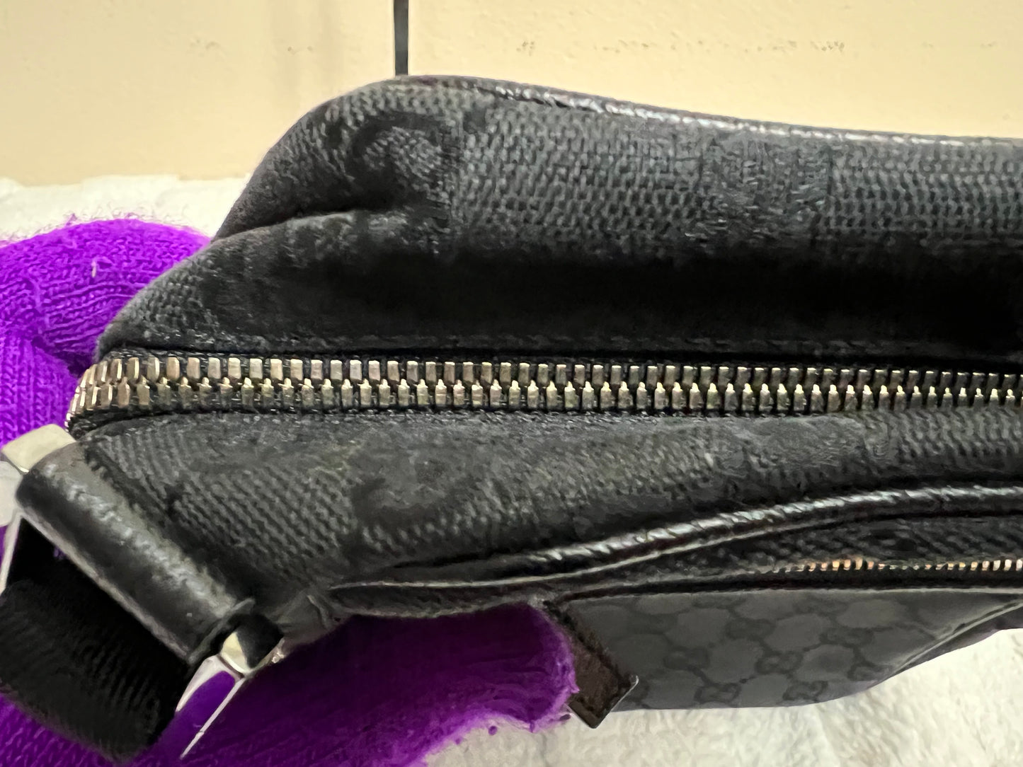 G _ G CROSSBODY BLACK
