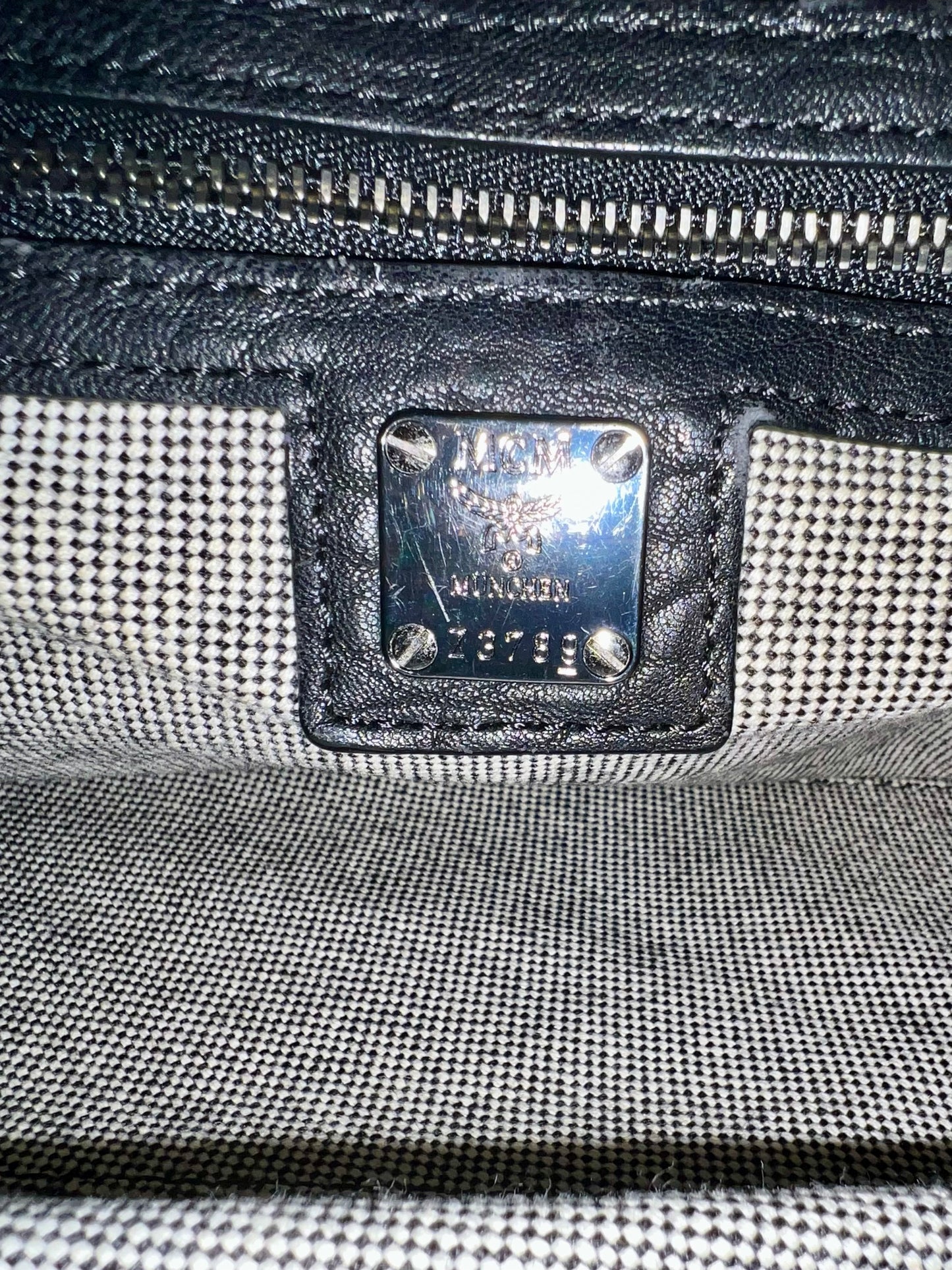 MCM 2WAY STUDS LTD BLACK