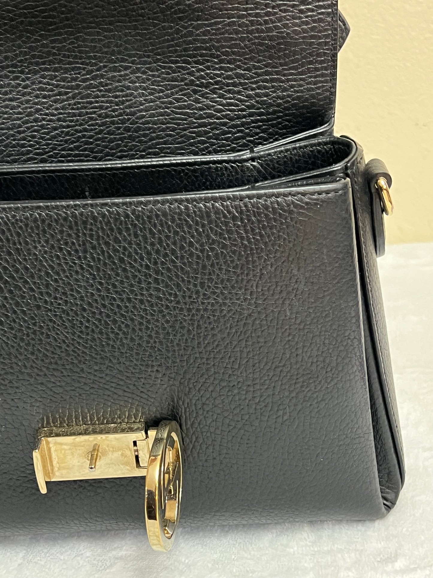 INTERLOCKING TOP HANDLE BLACK