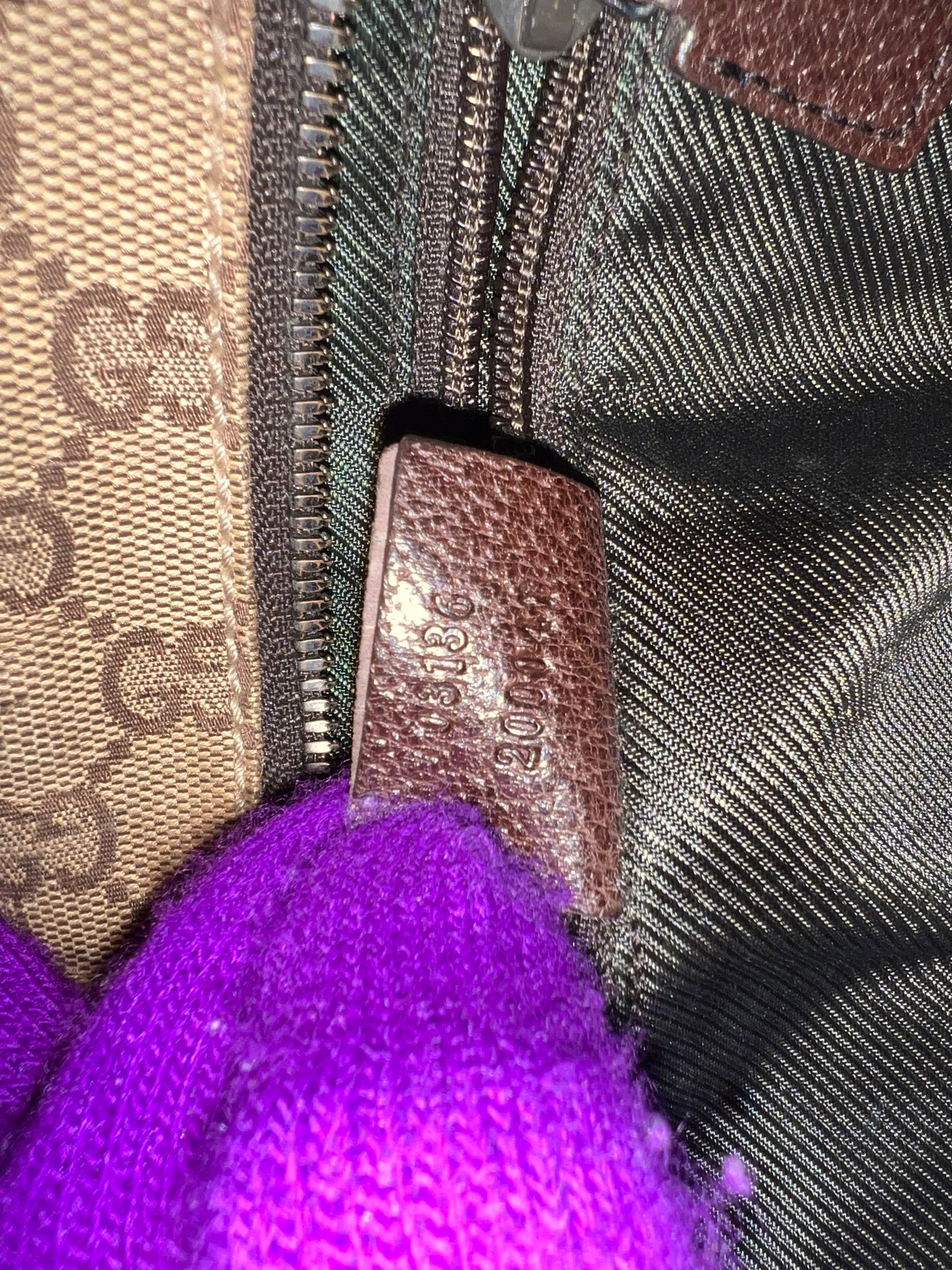 SUPREME CROSSBODY