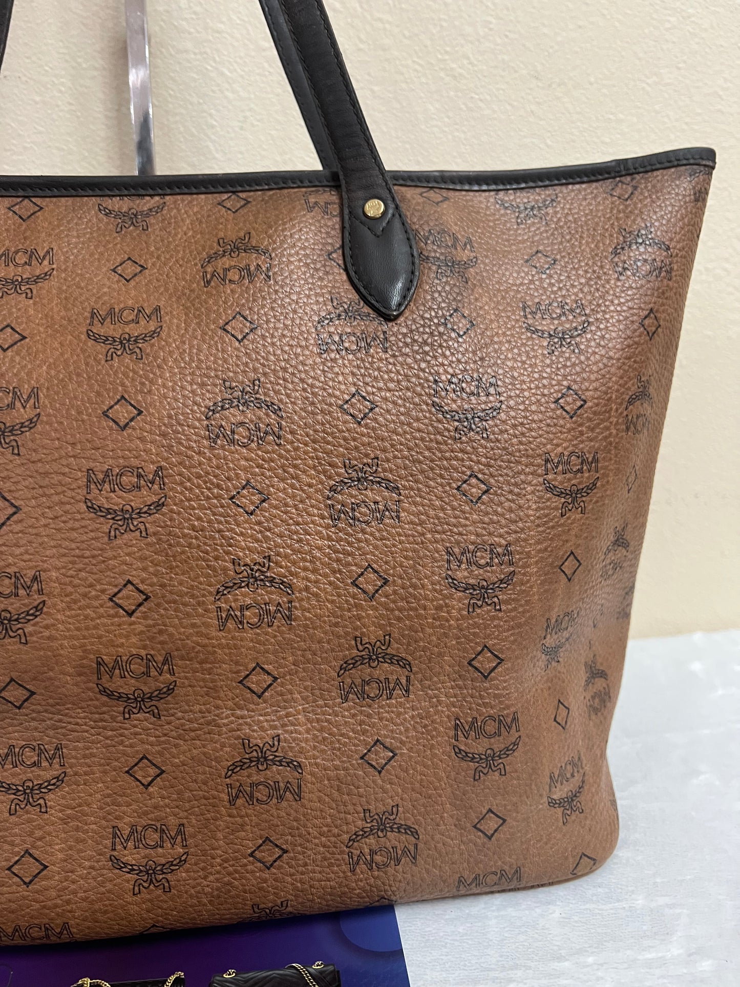 MCM CHOCO W/ BONE BLUE STRPES MM