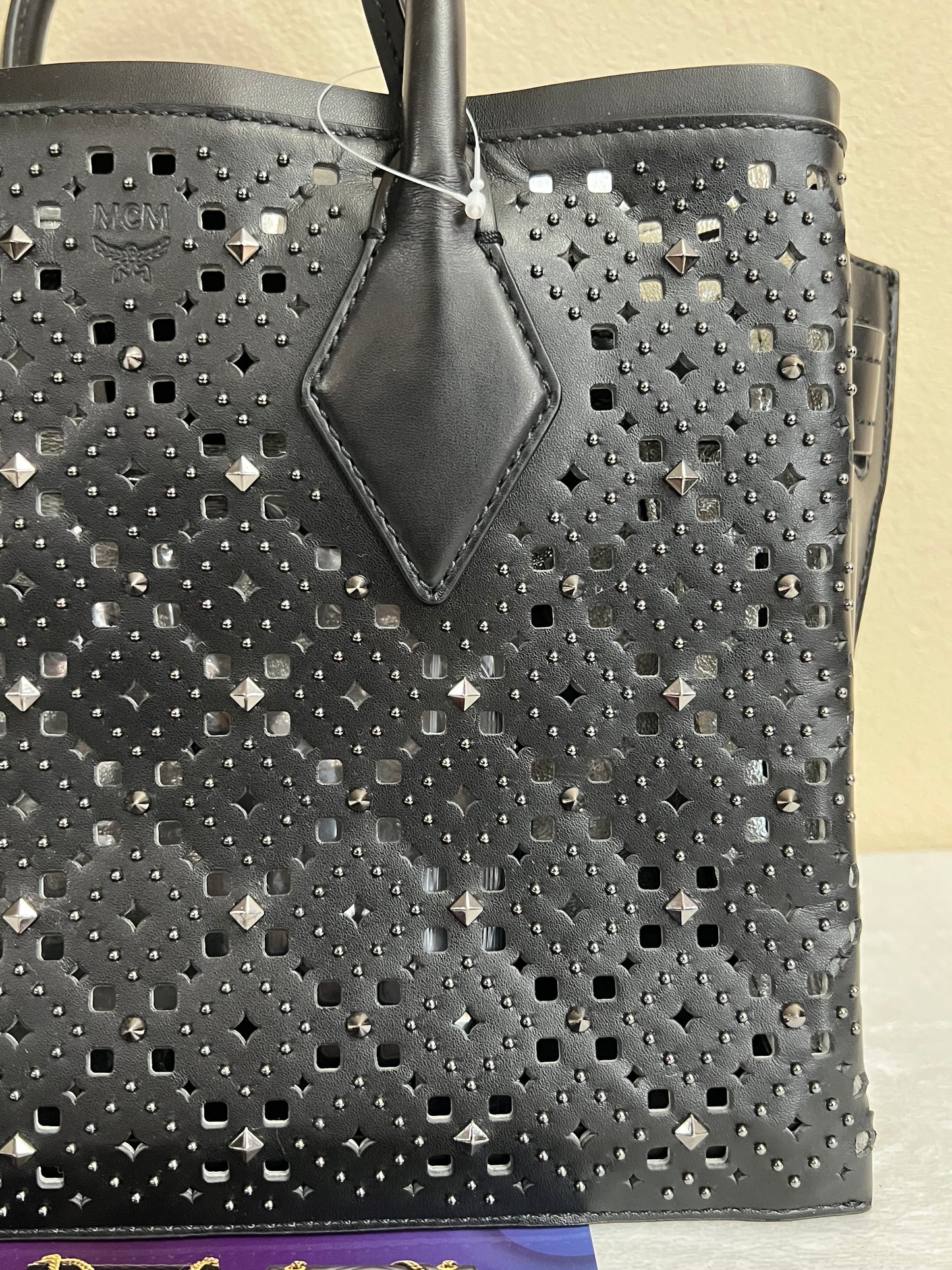 MCM PORFORATED TOTE BLACK