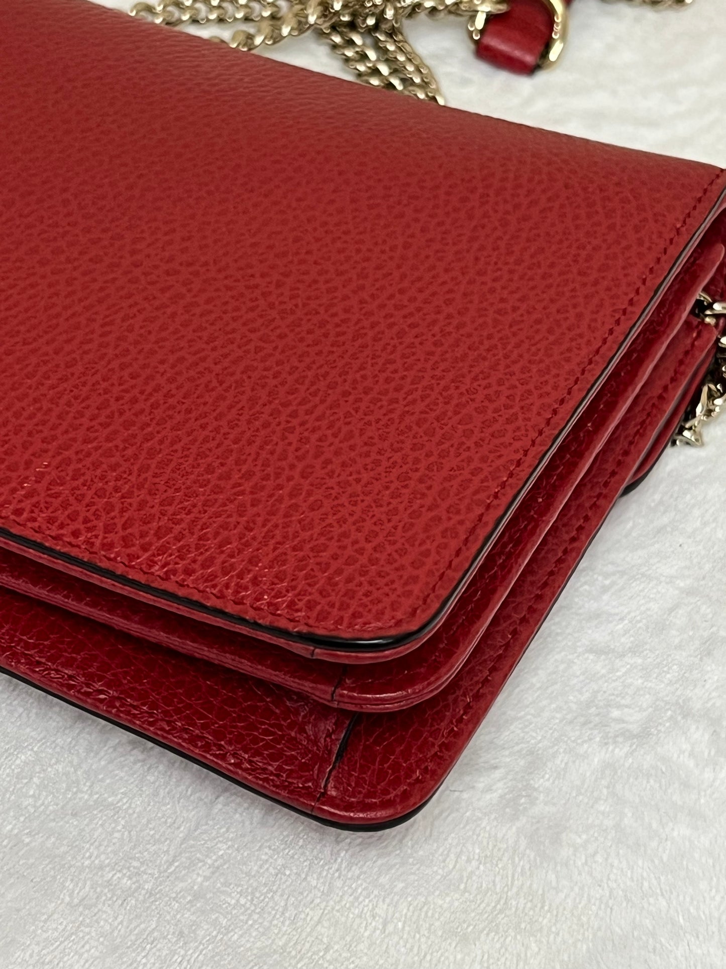 INTERLOCKING RED
