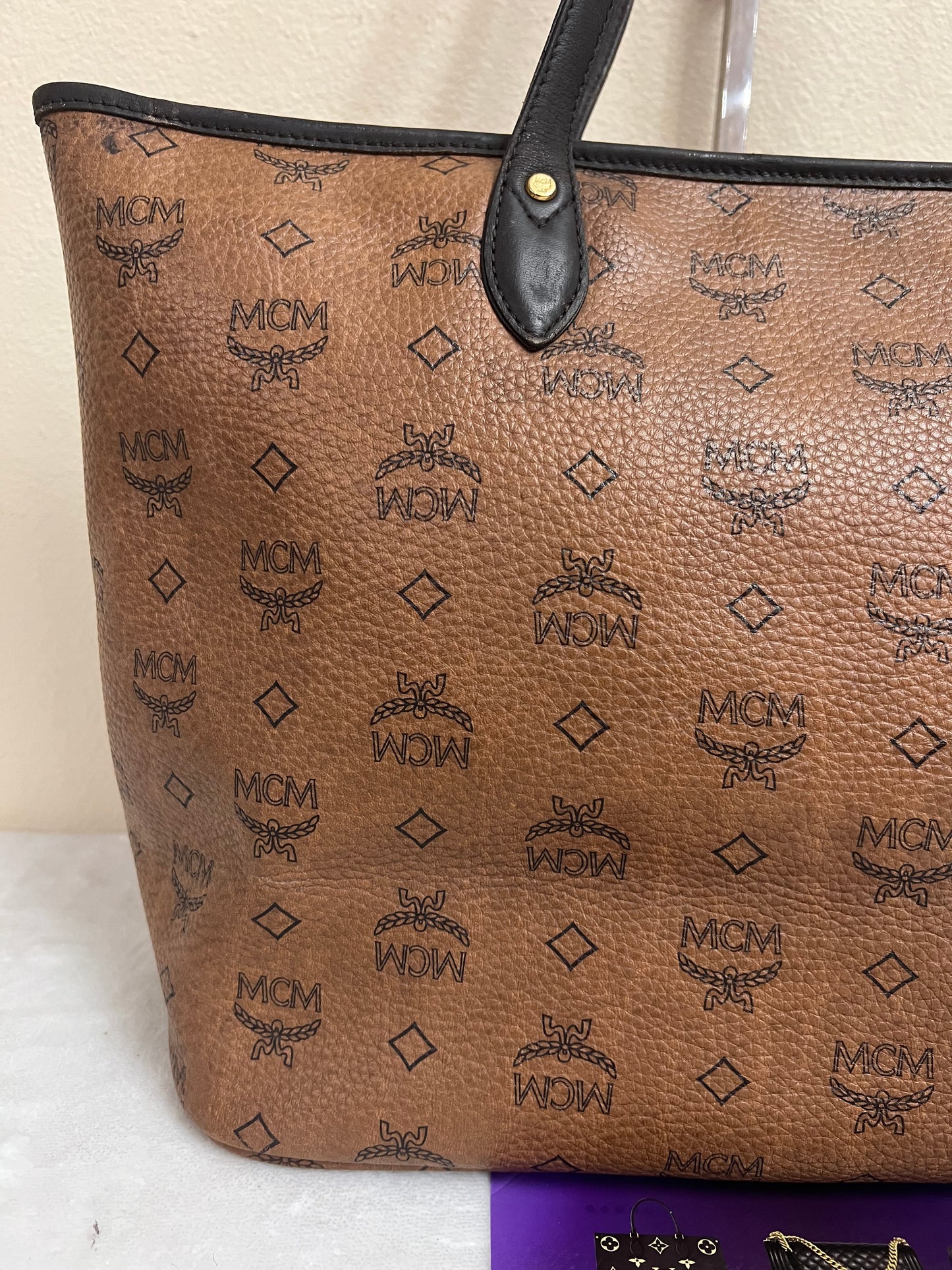 MCM CHOCO W/ BONE BLUE STRPES MM