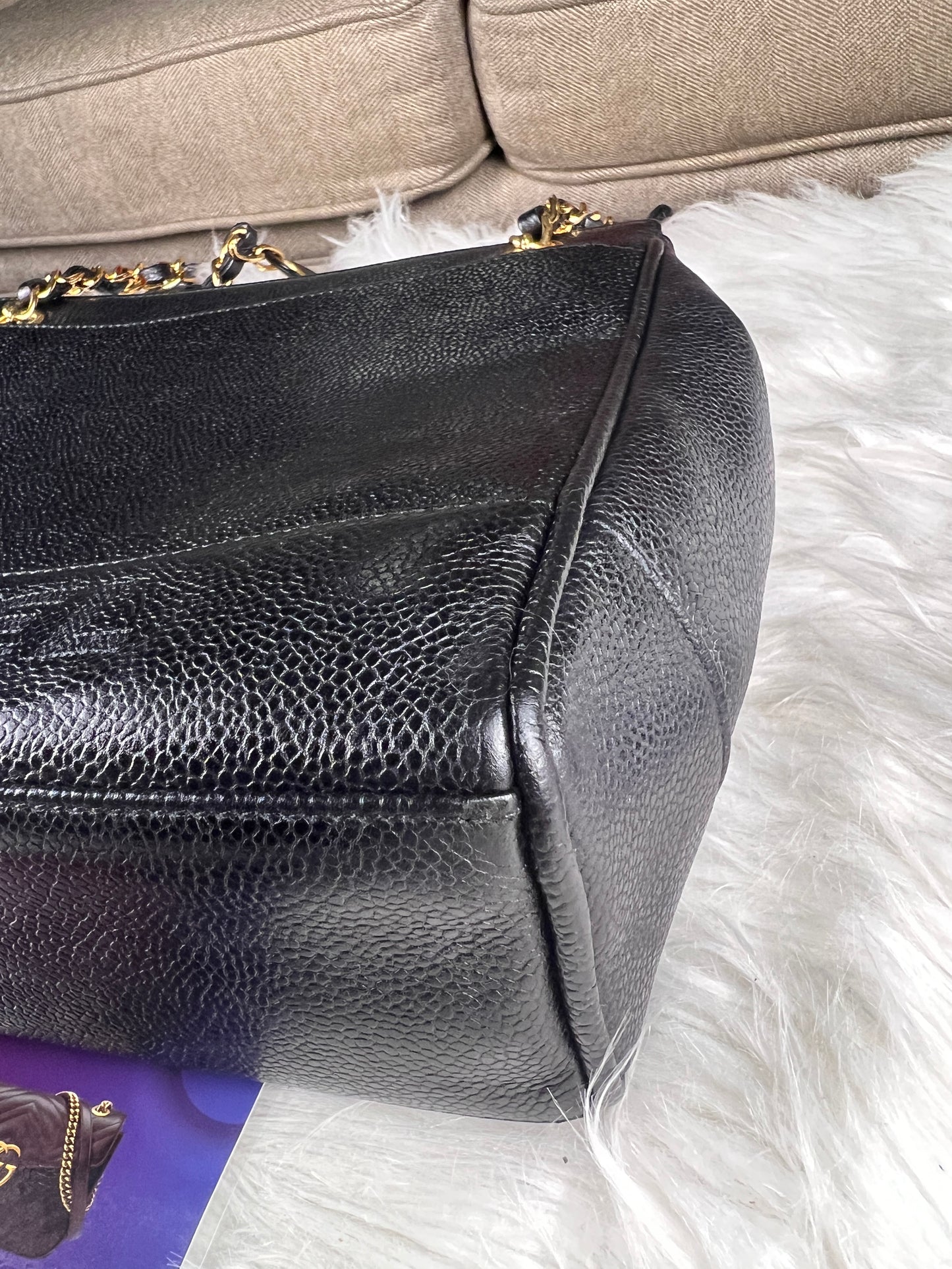 CAVIAR SHOULDER BAG