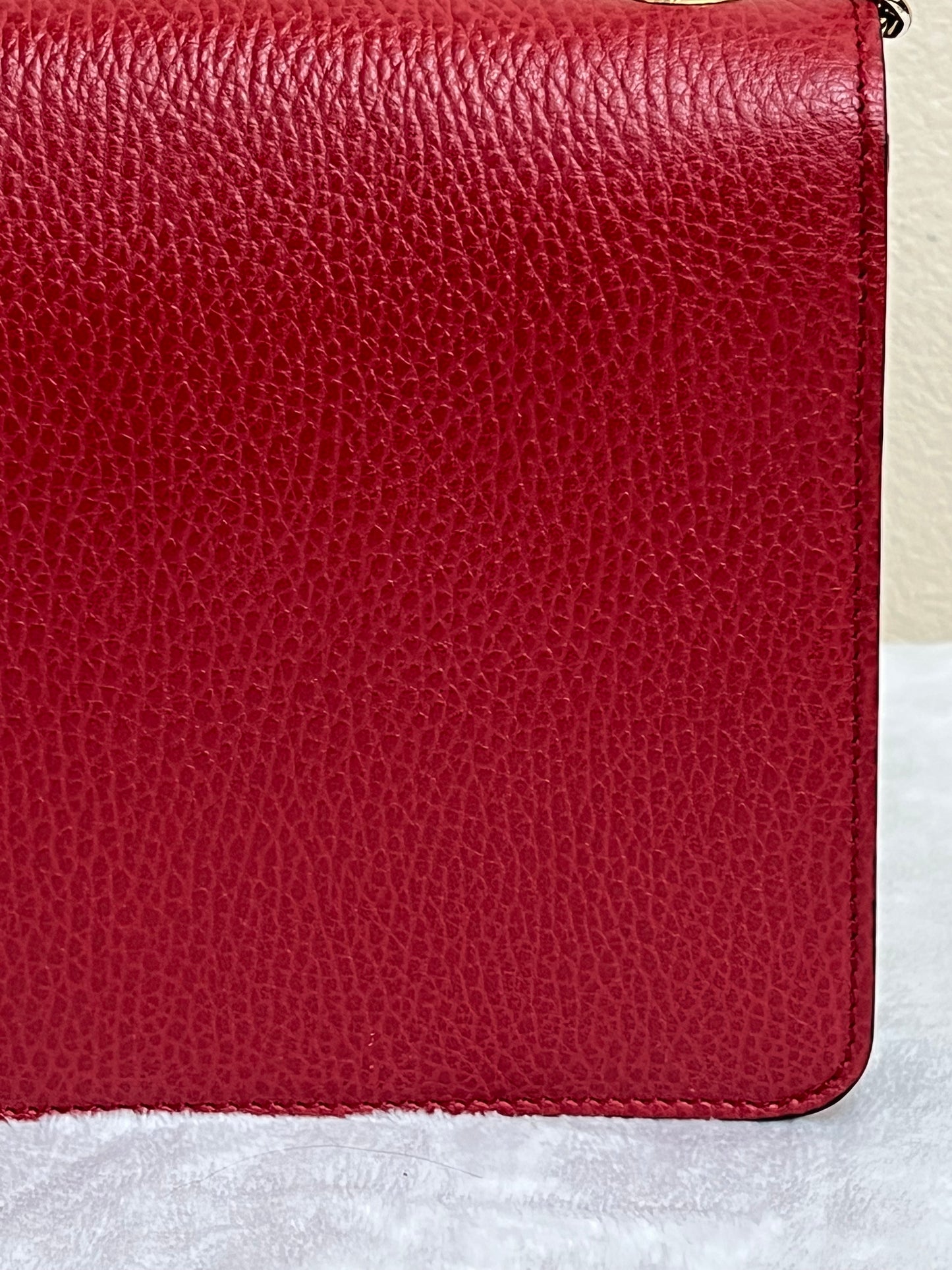 INTERLOCKING RED