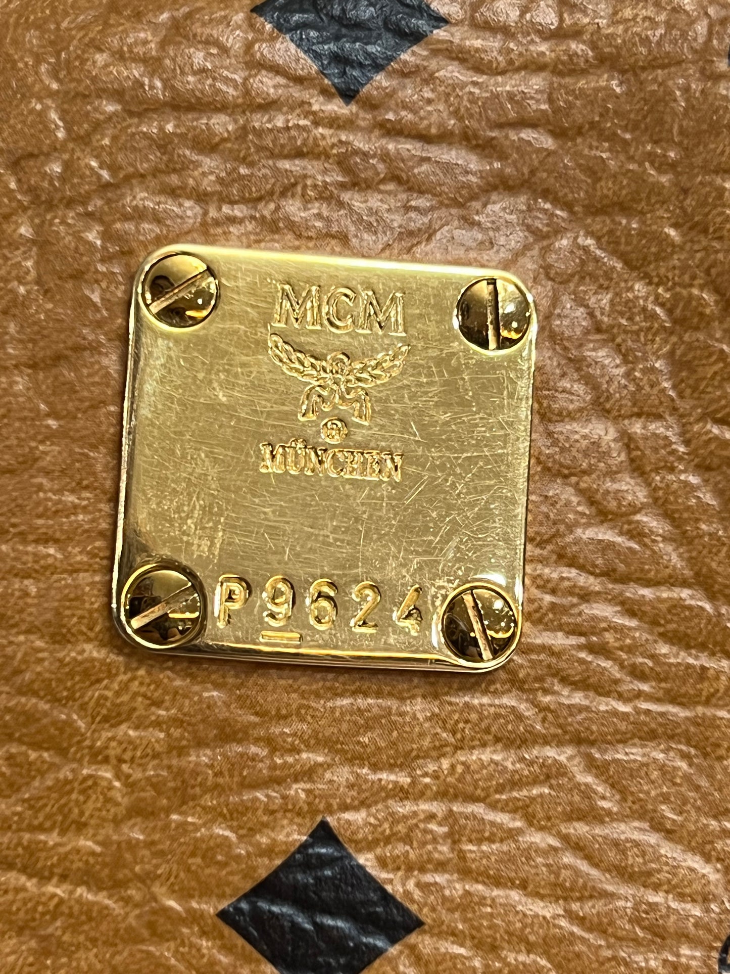 MCM COGNAC BOSTON 20 w/ STRAP