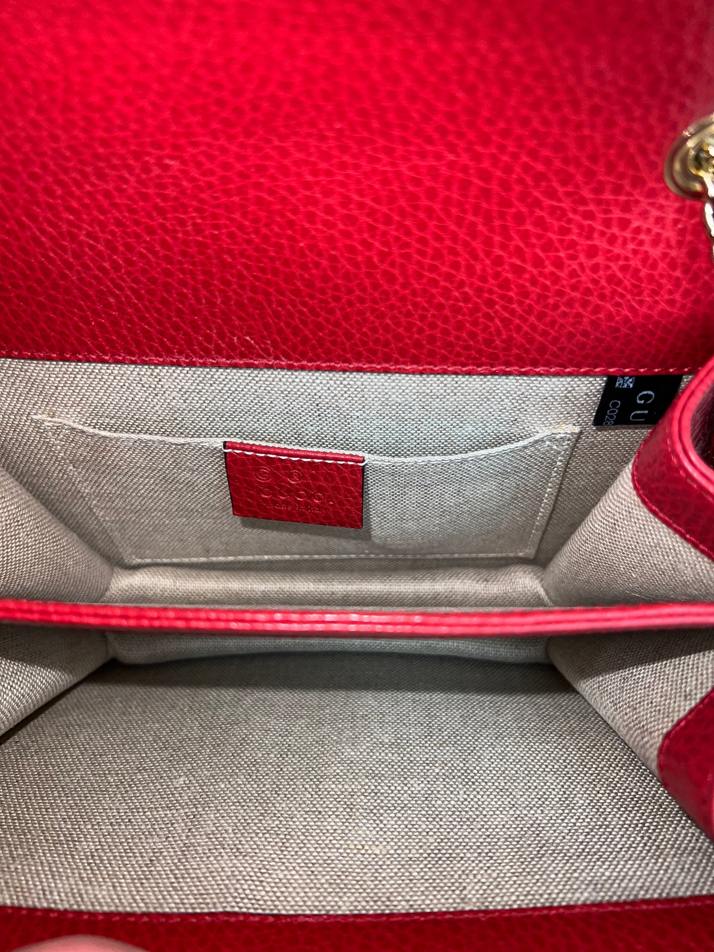 INTERLOCKING RED
