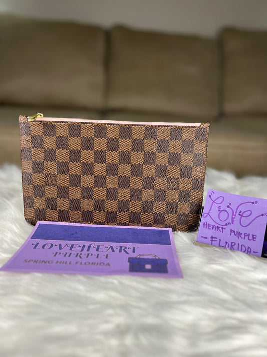 NEVERFULL POCHETTE MM DAMIER / LIGHT PINK INTERIOR