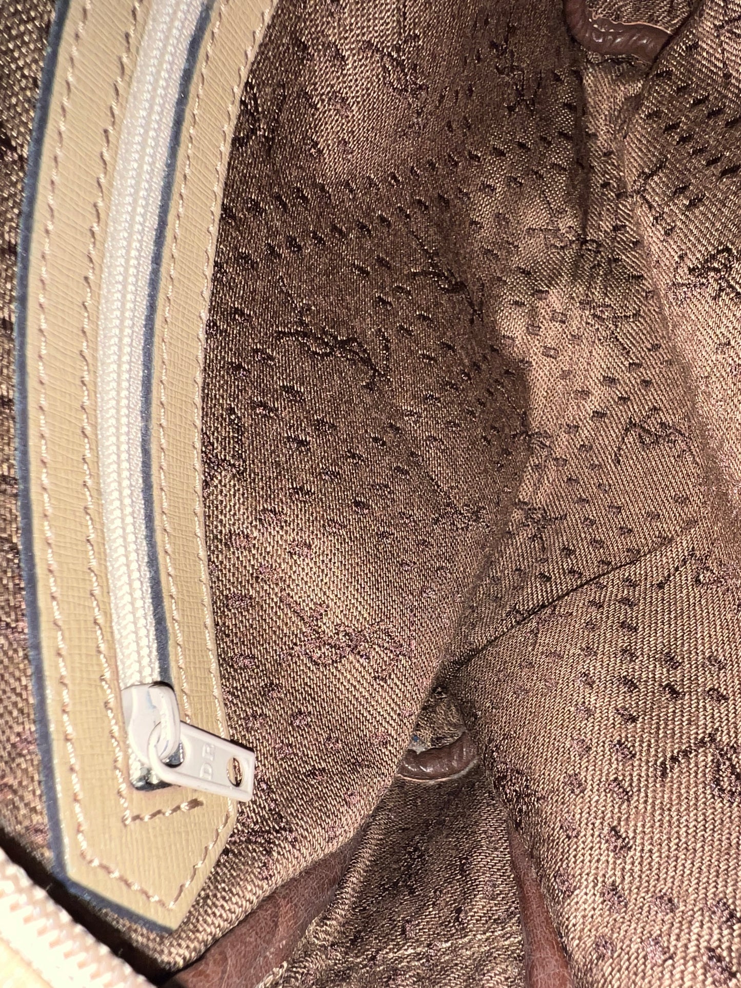 Y _ S _ L WRISTLET