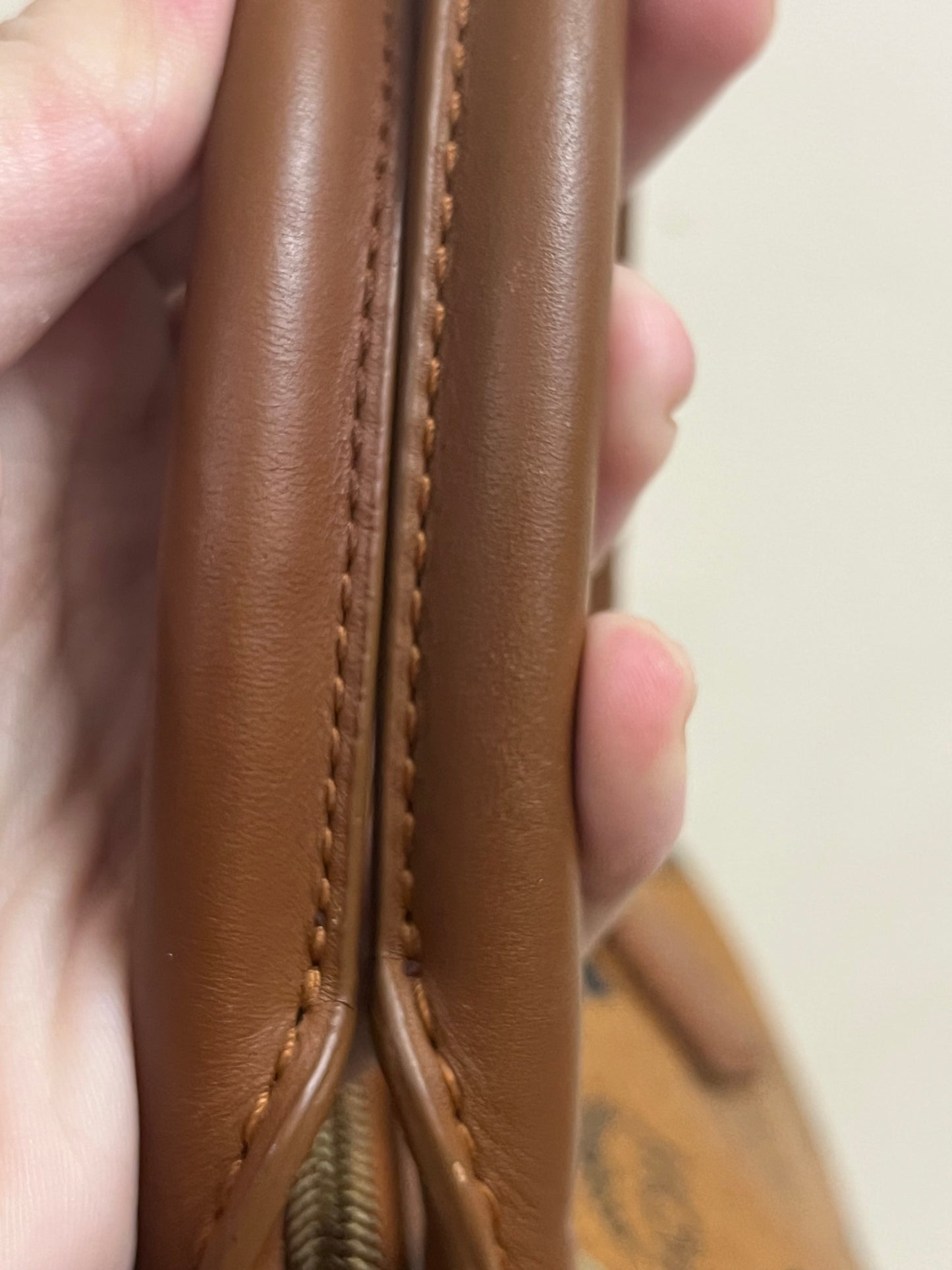 MCM BOSTON 25 W/ BONE