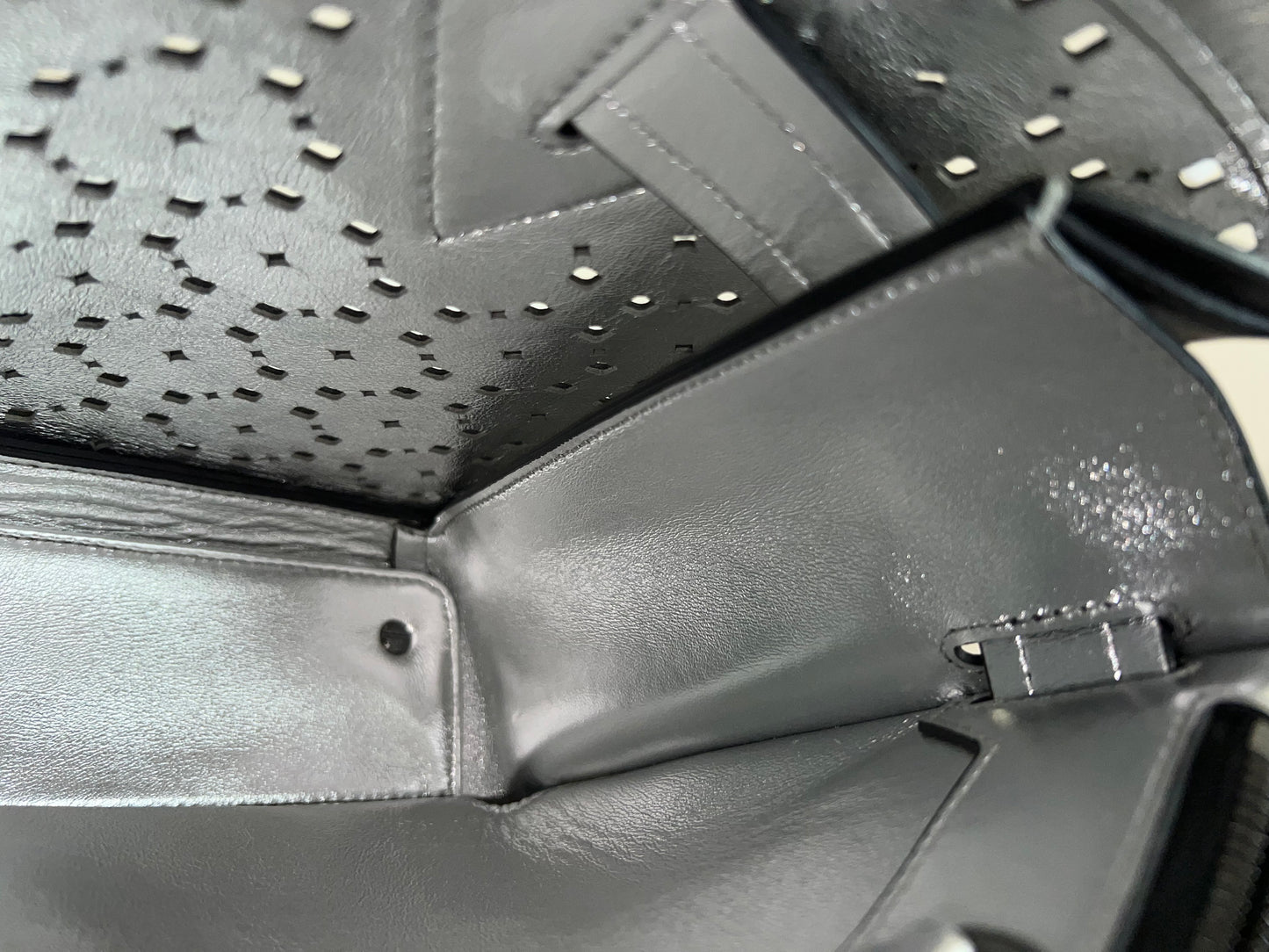 MCM PORFORATED TOTE BLACK