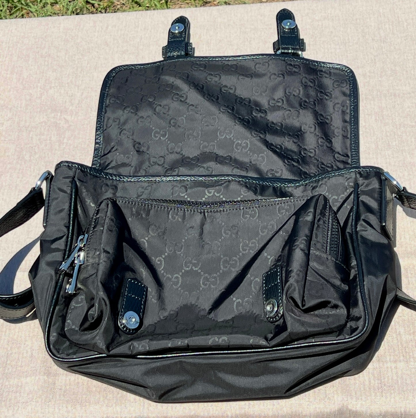 MESSENGER BAG BLACK