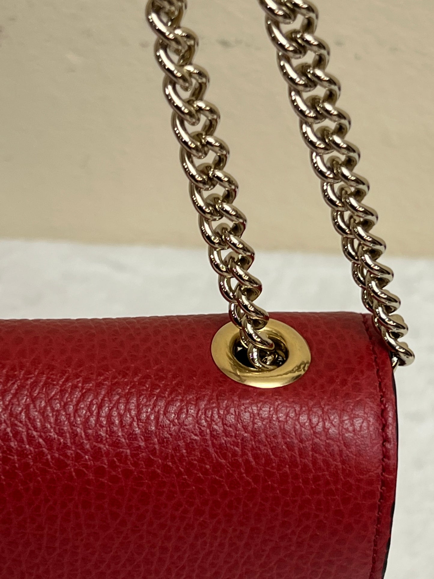 INTERLOCKING RED