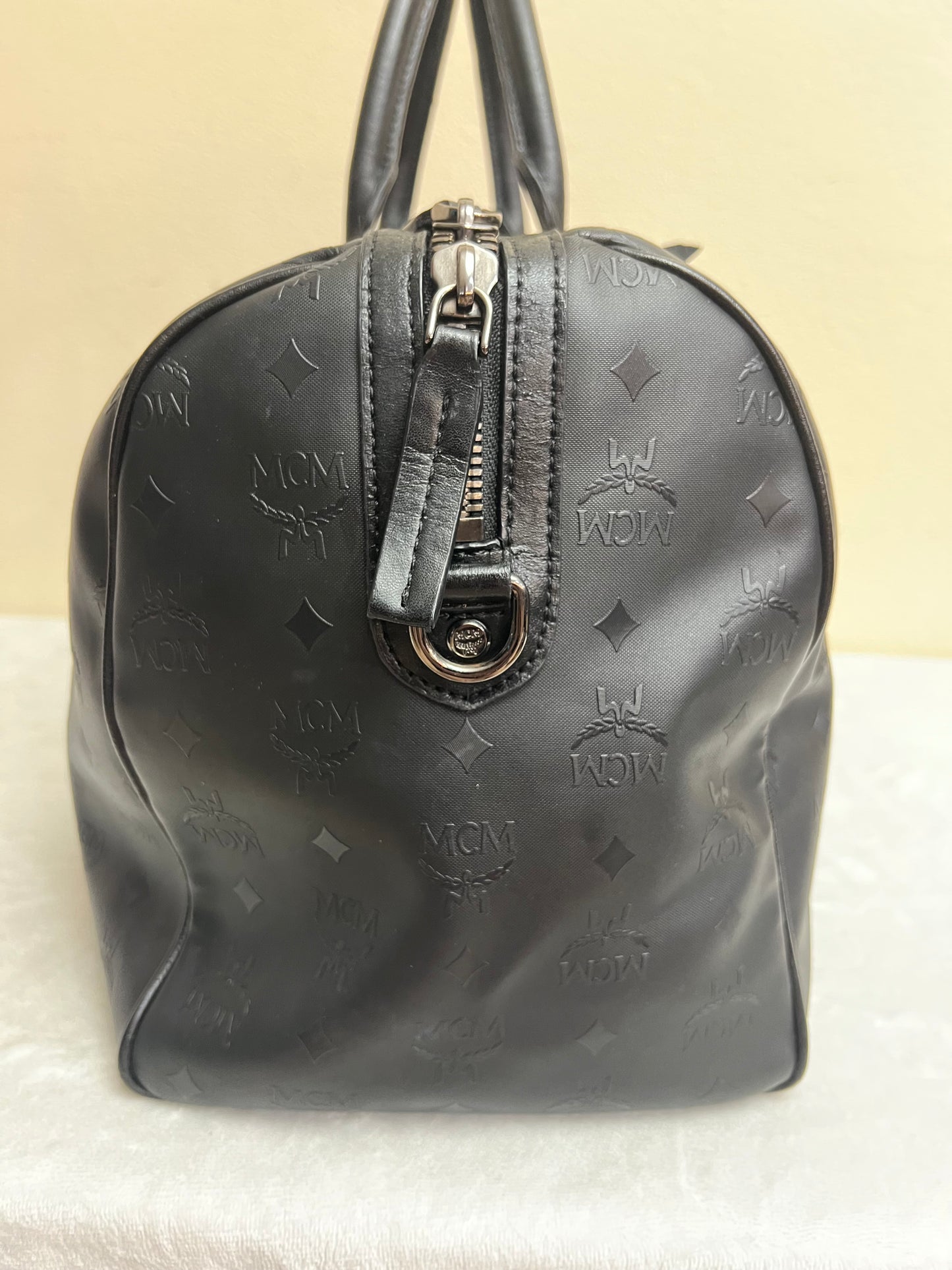 DUFFLE 45 BLACK ON BLACK