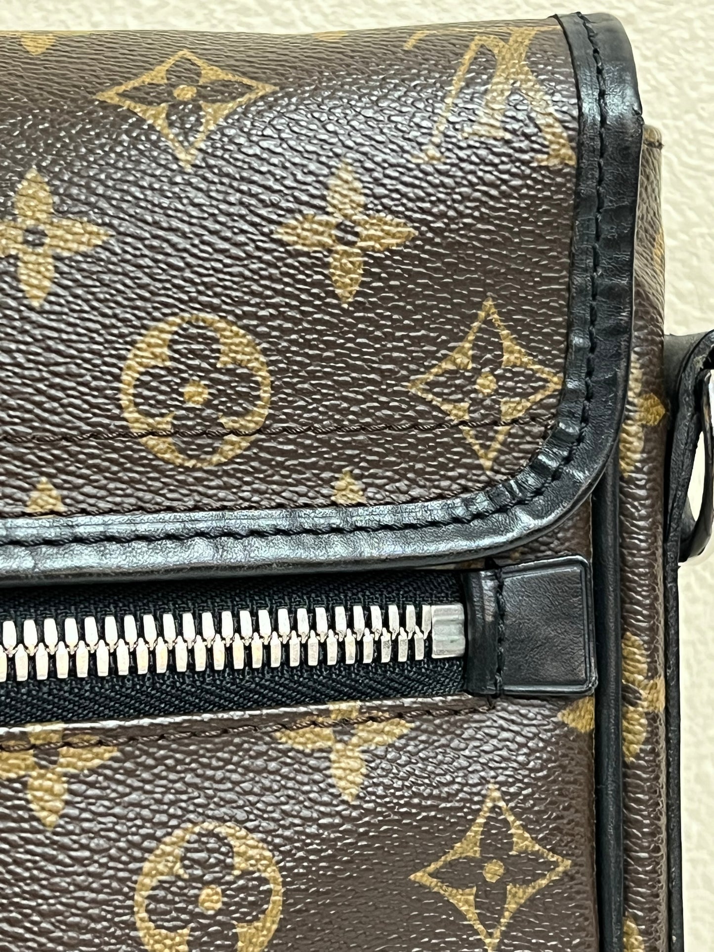 MACASAR CROSSBODY
