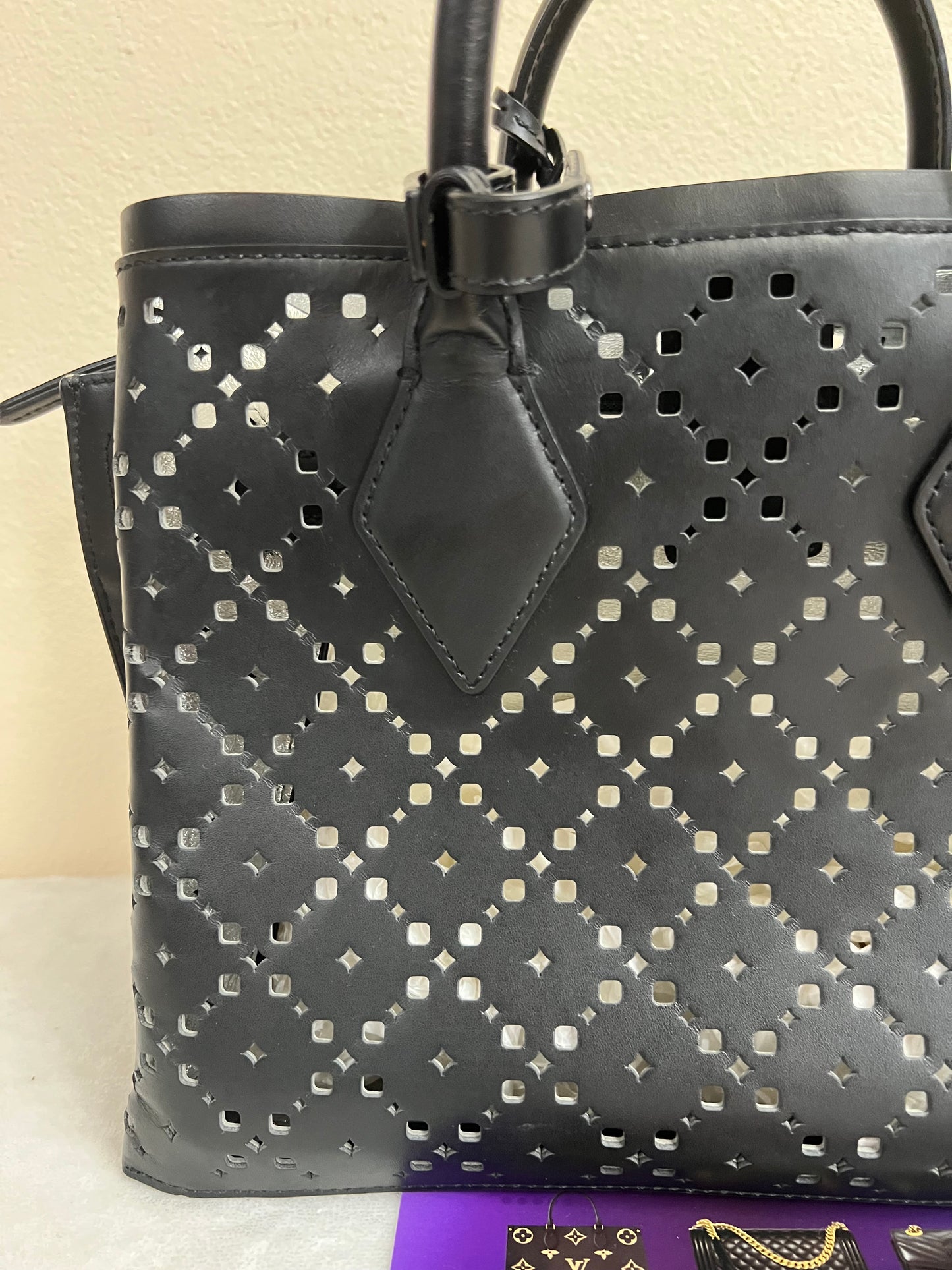 MCM PORFORATED TOTE BLACK