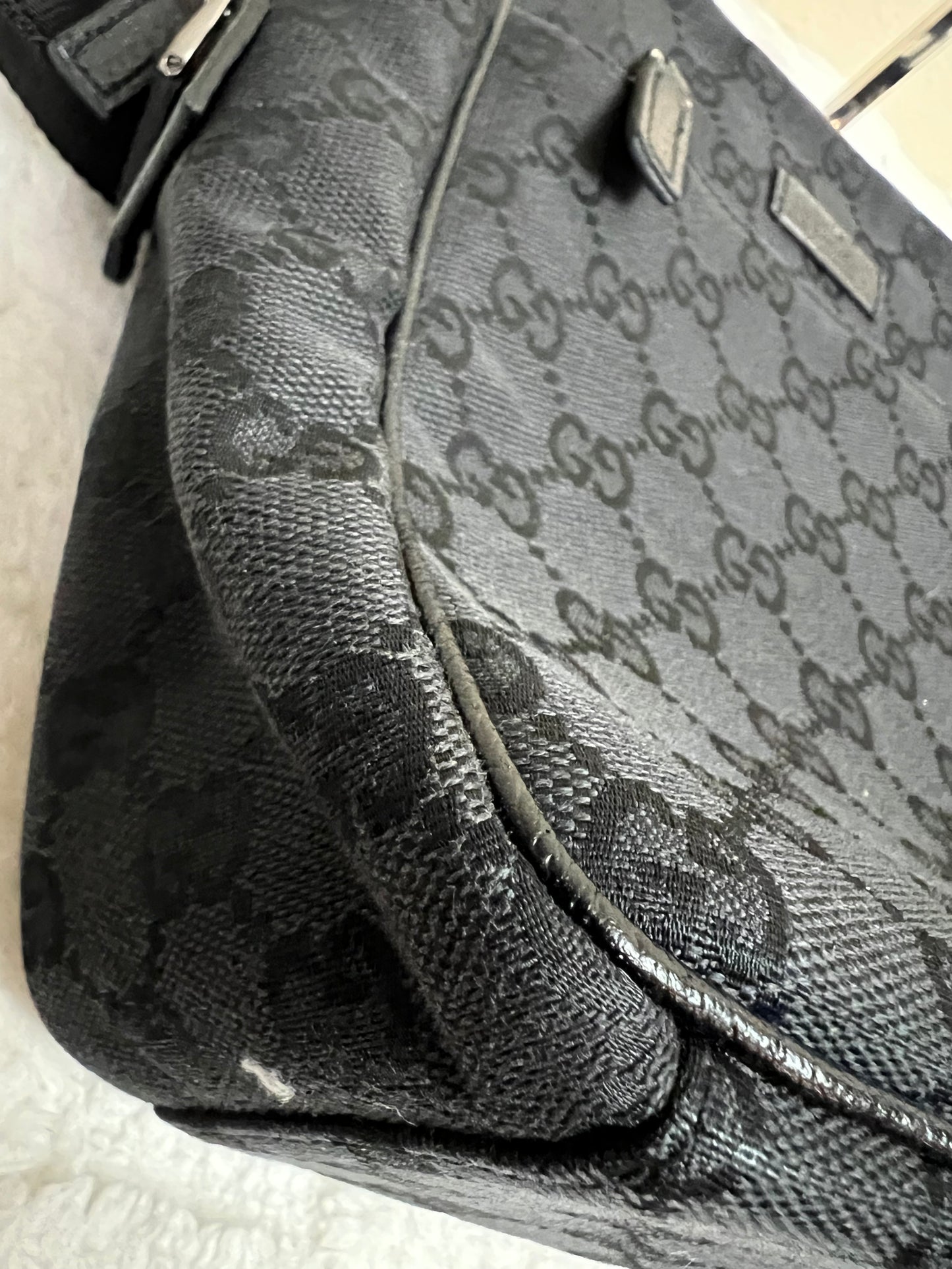 G _ G CROSSBODY BLACK