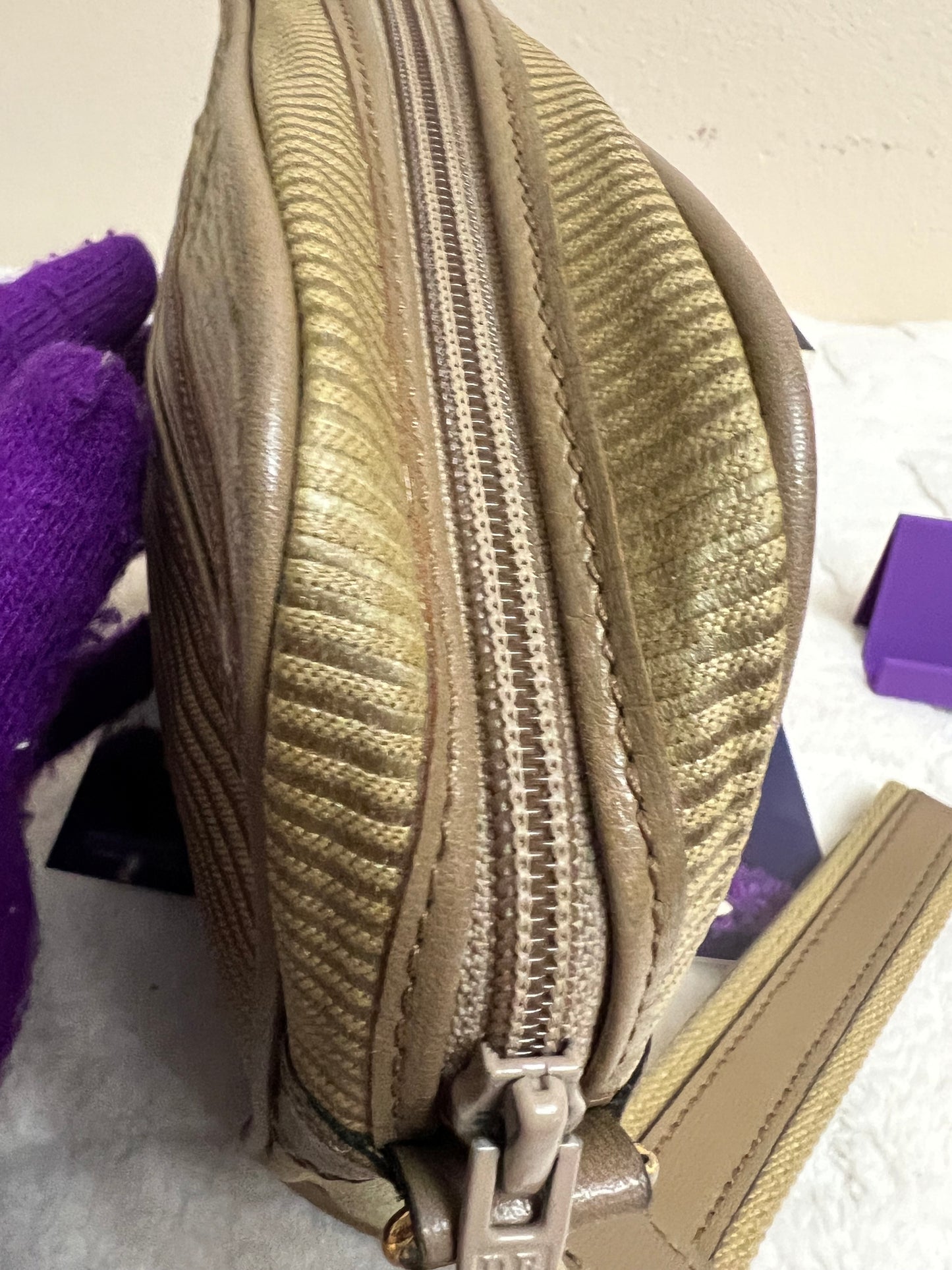 Y _ S _ L WRISTLET