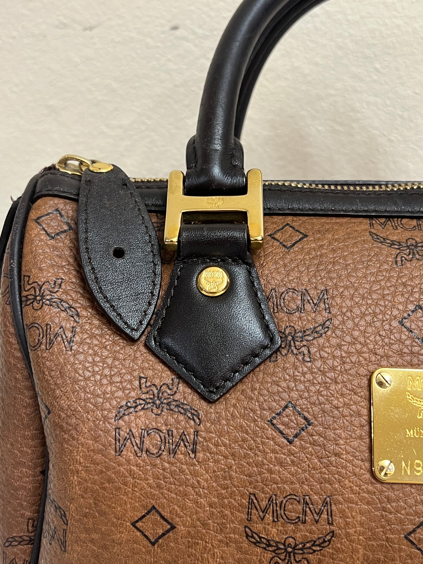 MCM BOSTON CHOCO 25 w/ BONE