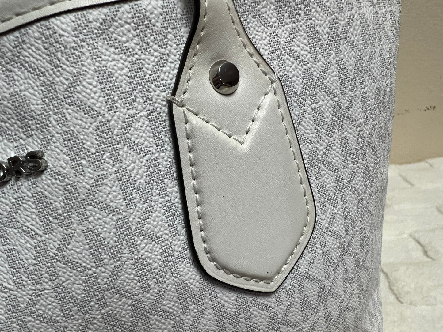 MK TOTE W/POUCH