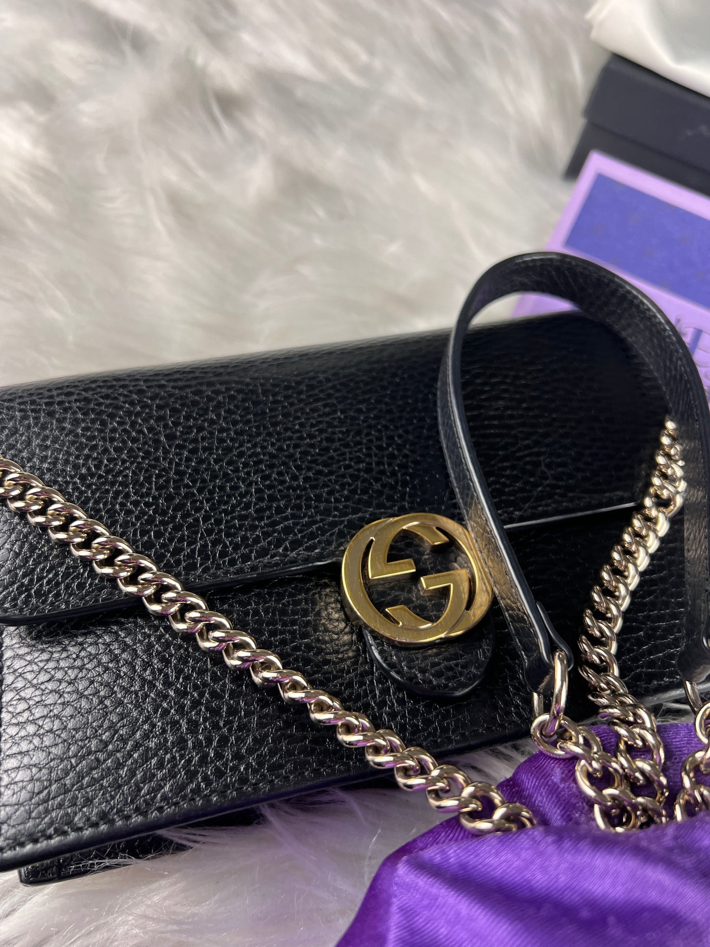 GUCCI INTERLOCKING WALLET ON CHAIN BLACK