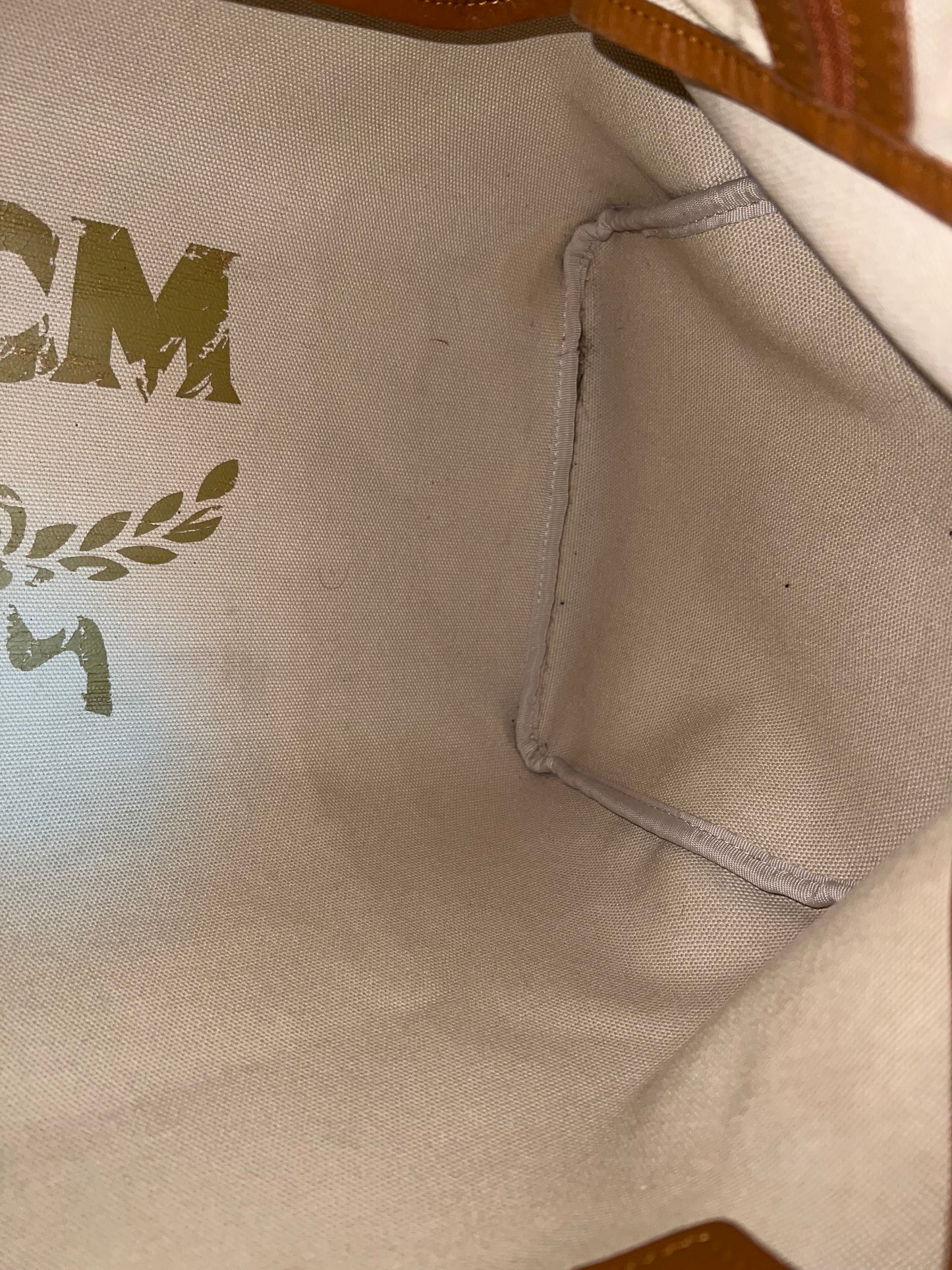 MCM DUFFLE 40 COGNAC