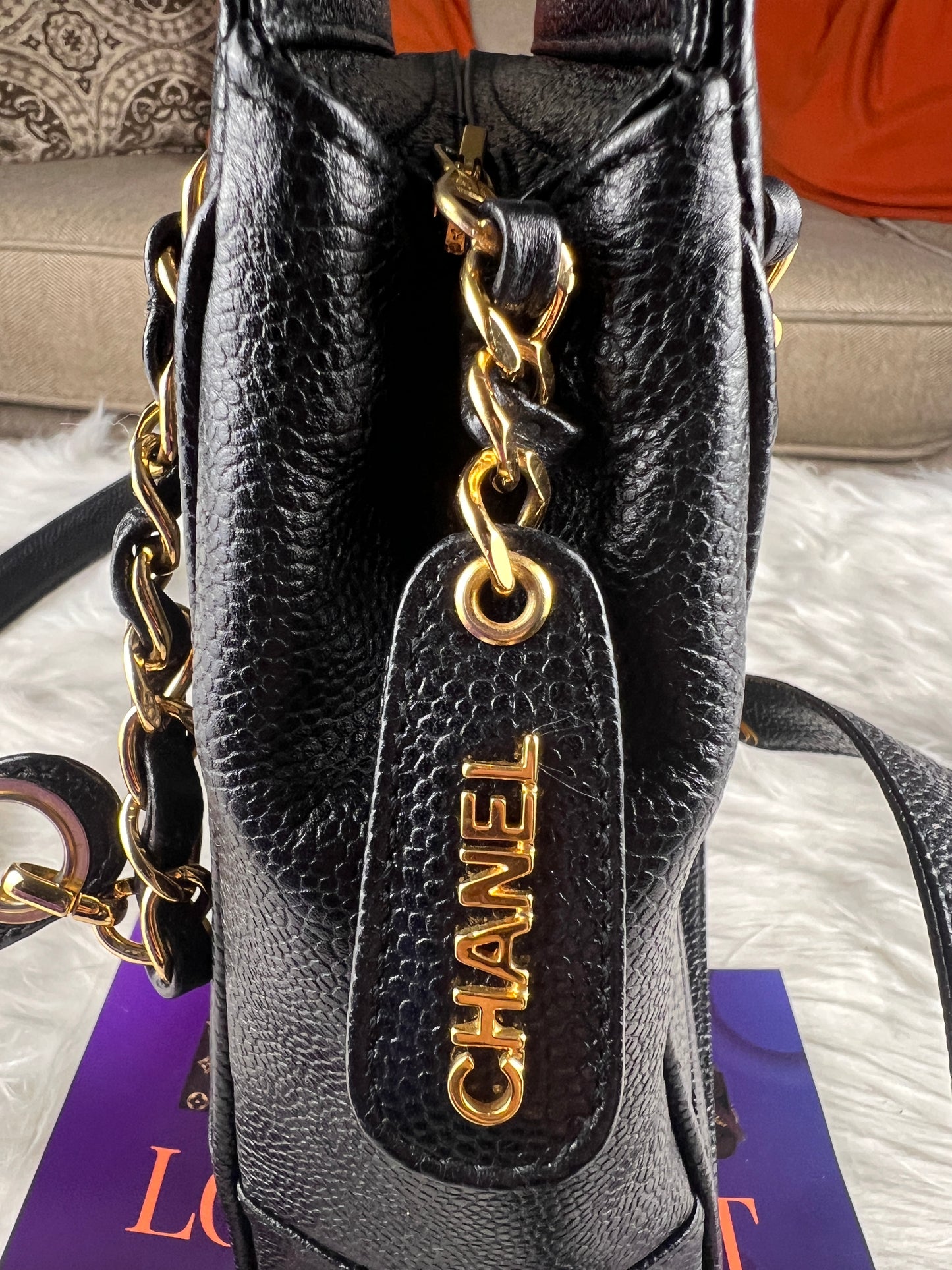 CAVIAR SHOULDER BAG