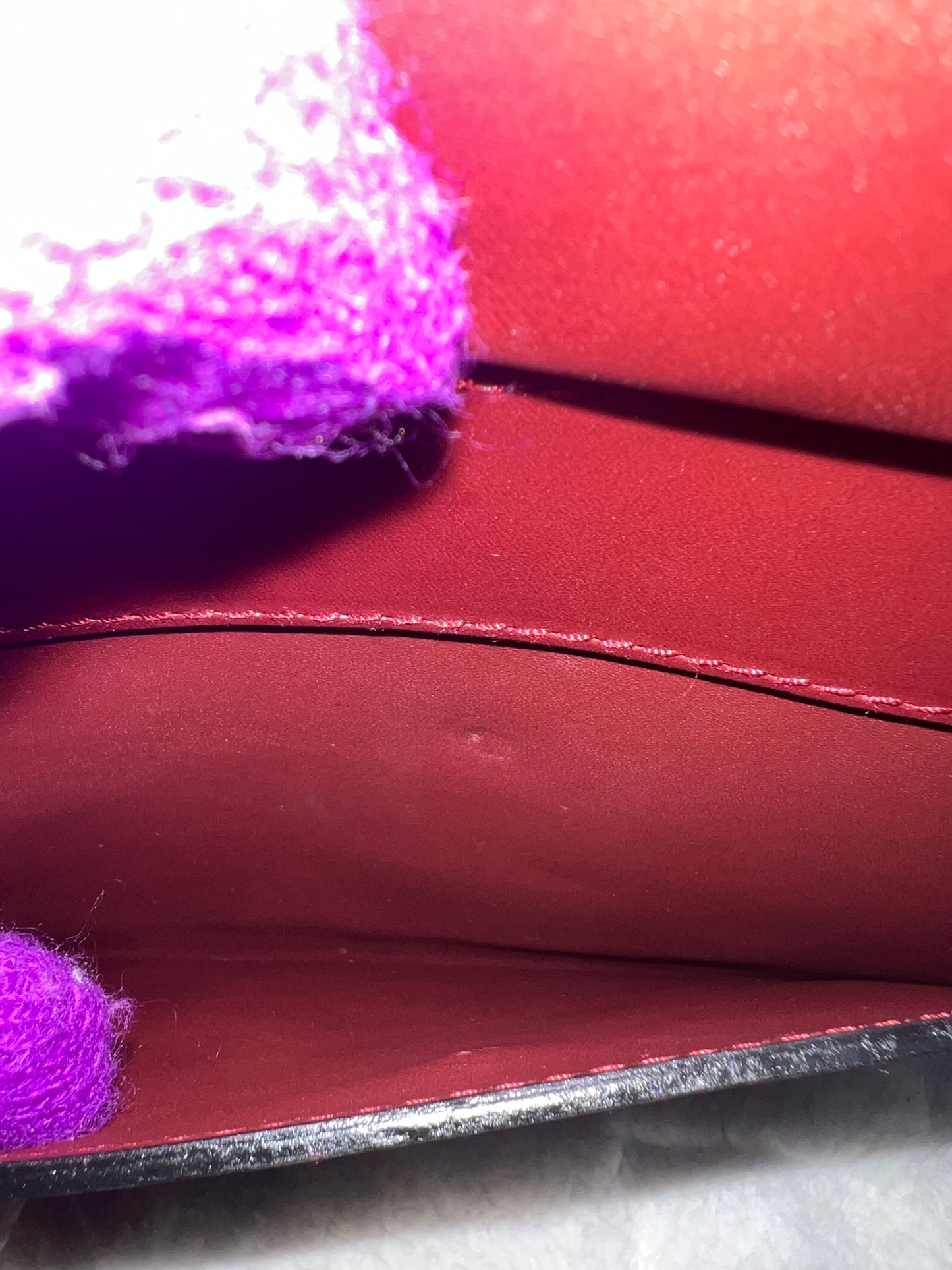 C_ A _ R _ T _ I _ E _ R CLUTCH MAROON