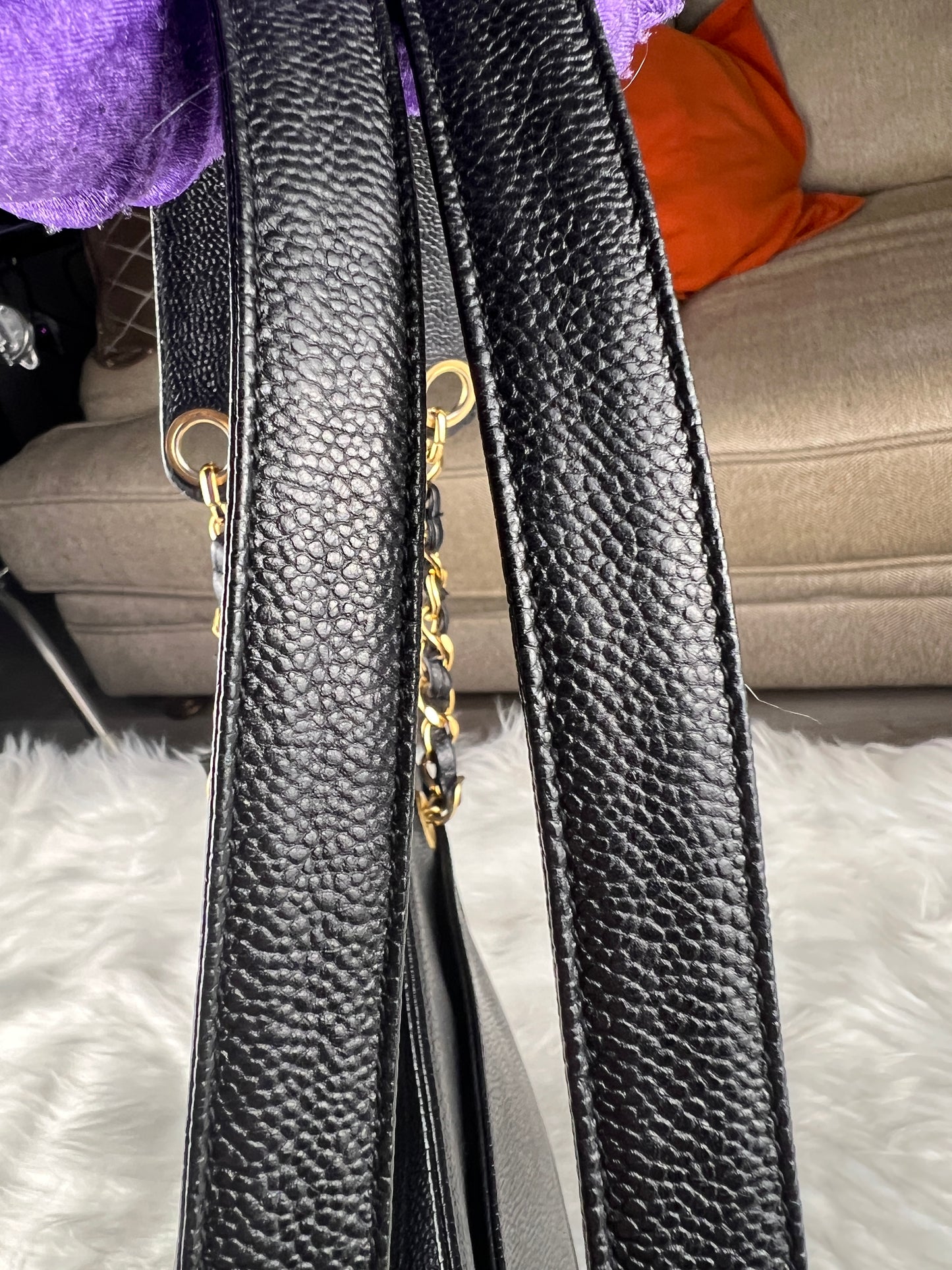 CAVIAR SHOULDER BAG