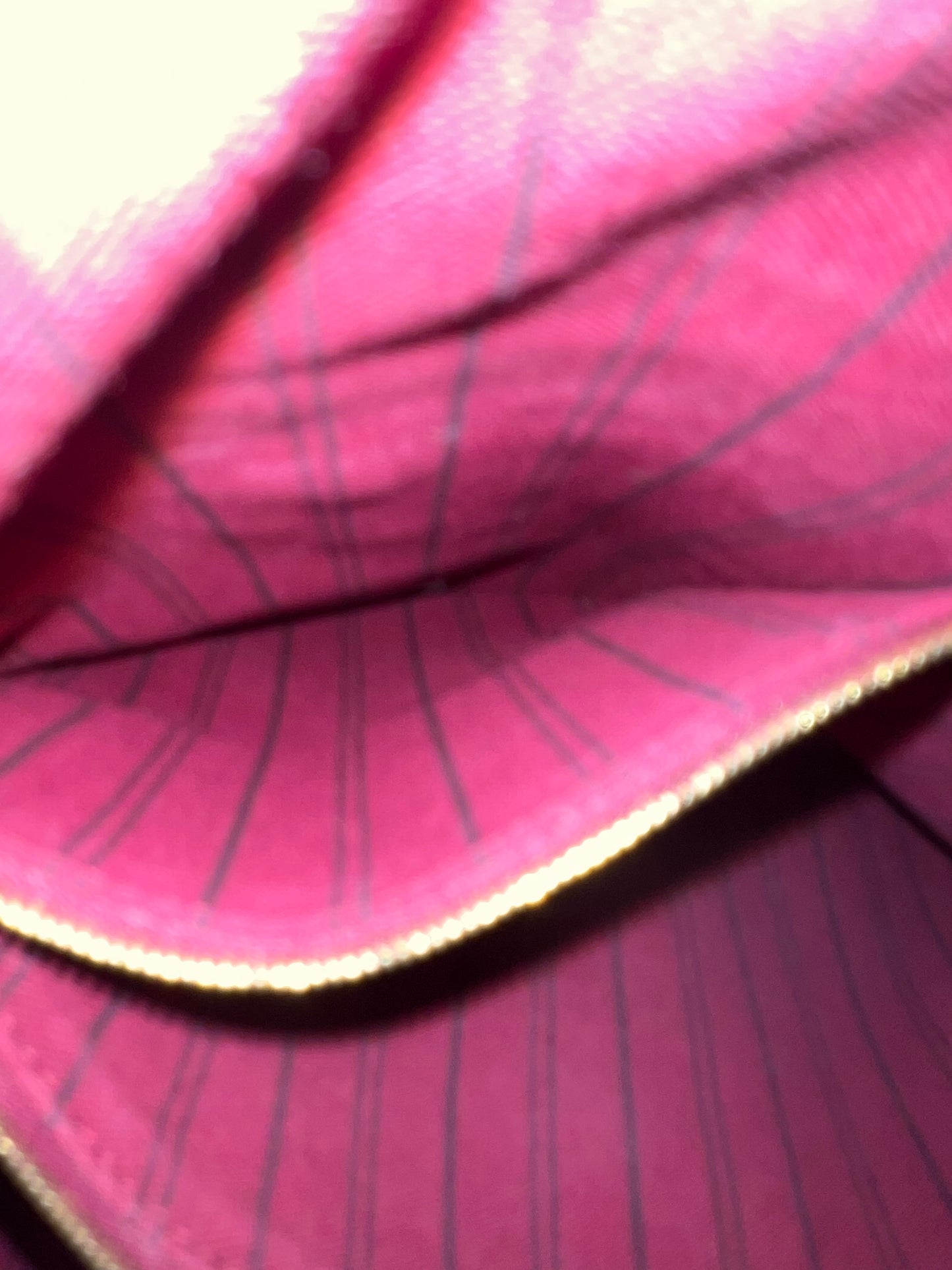 LUMINEUSE EMPRIENTE BURGUNDY