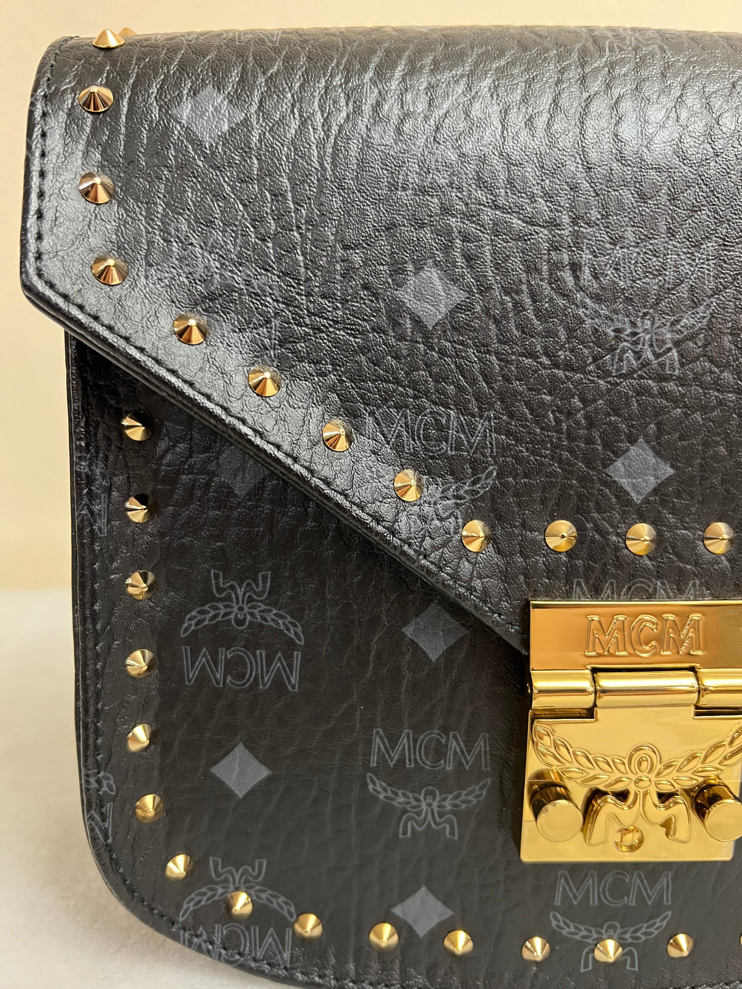 MCM PATRICIA STUDDED BLACK
