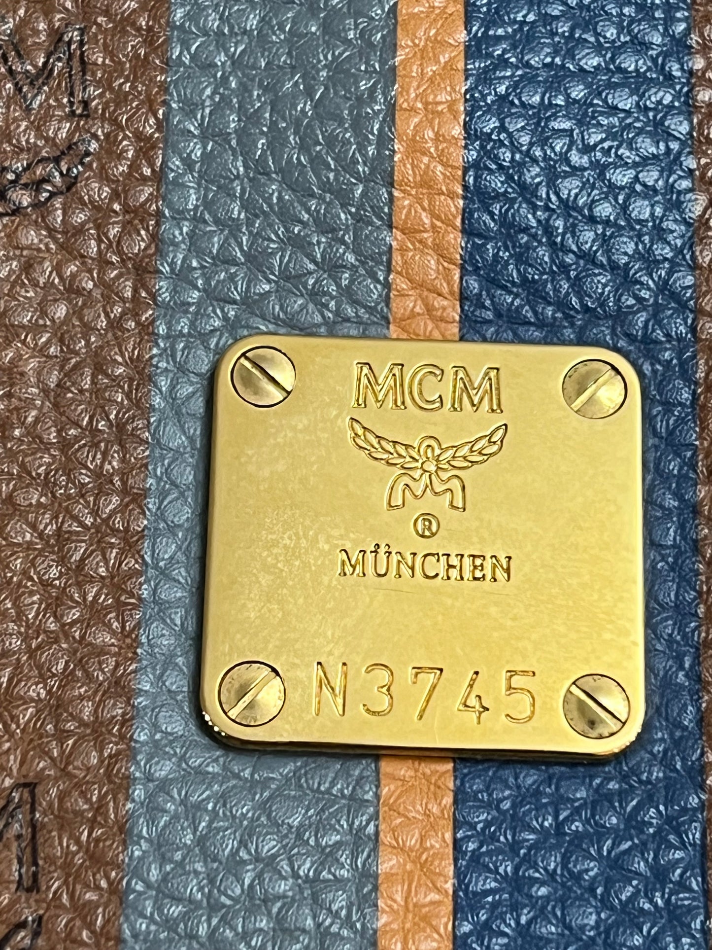 MCM CHOCO W/ BONE BLUE STRPES MM