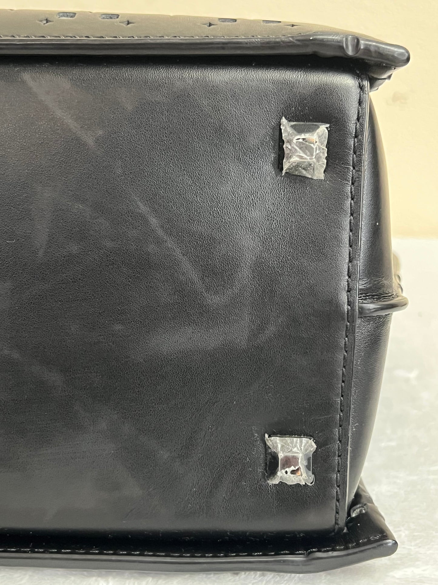 MCM PORFORATED TOTE BLACK