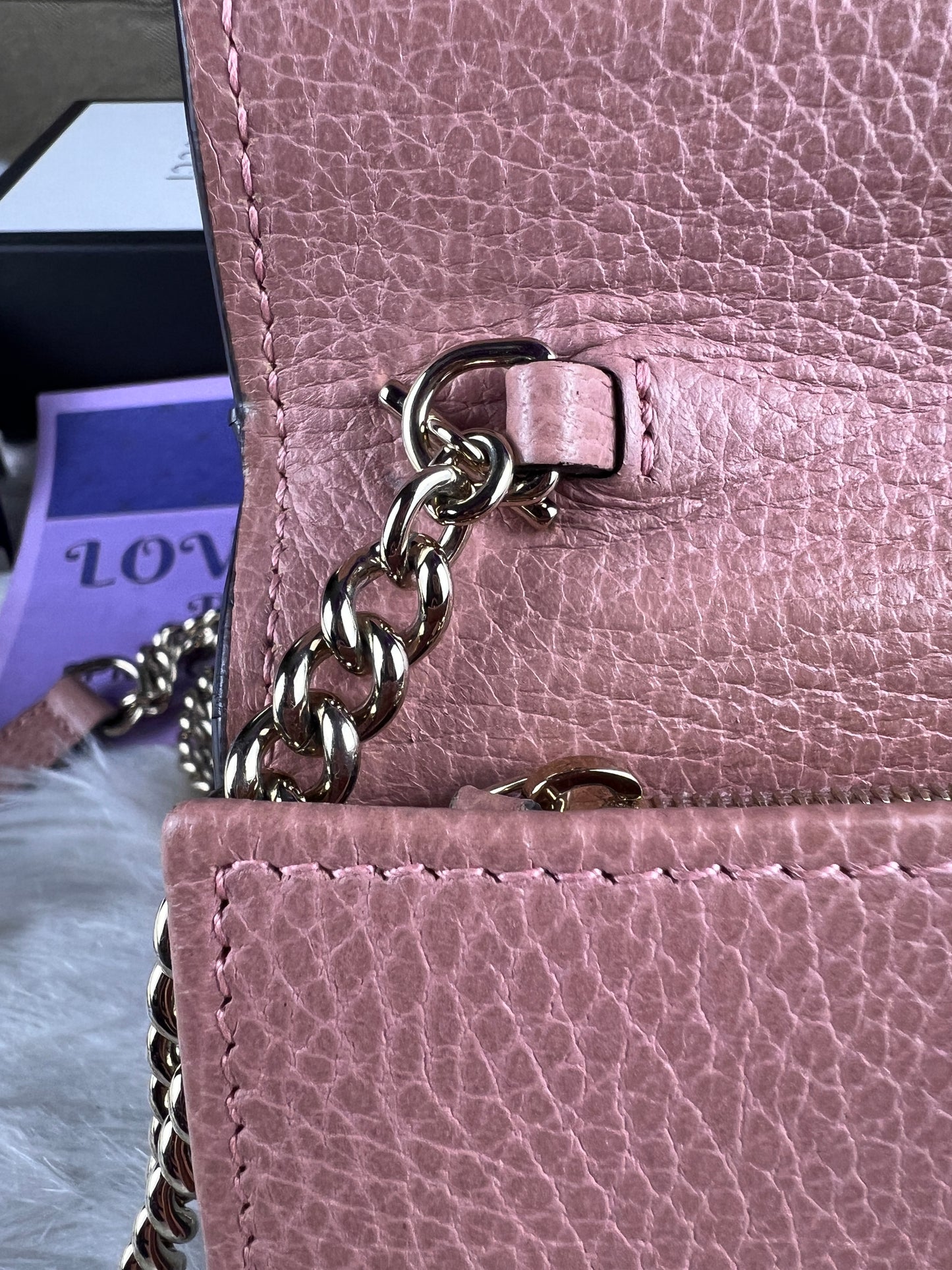 INTERLOCKING WALLET ON CHAIN PINK