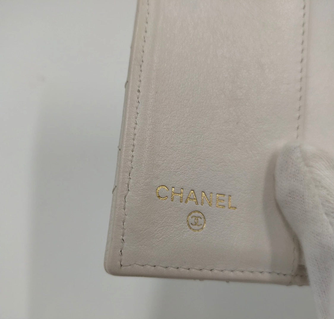 CAVIAR COMPACT WALLET WHITE