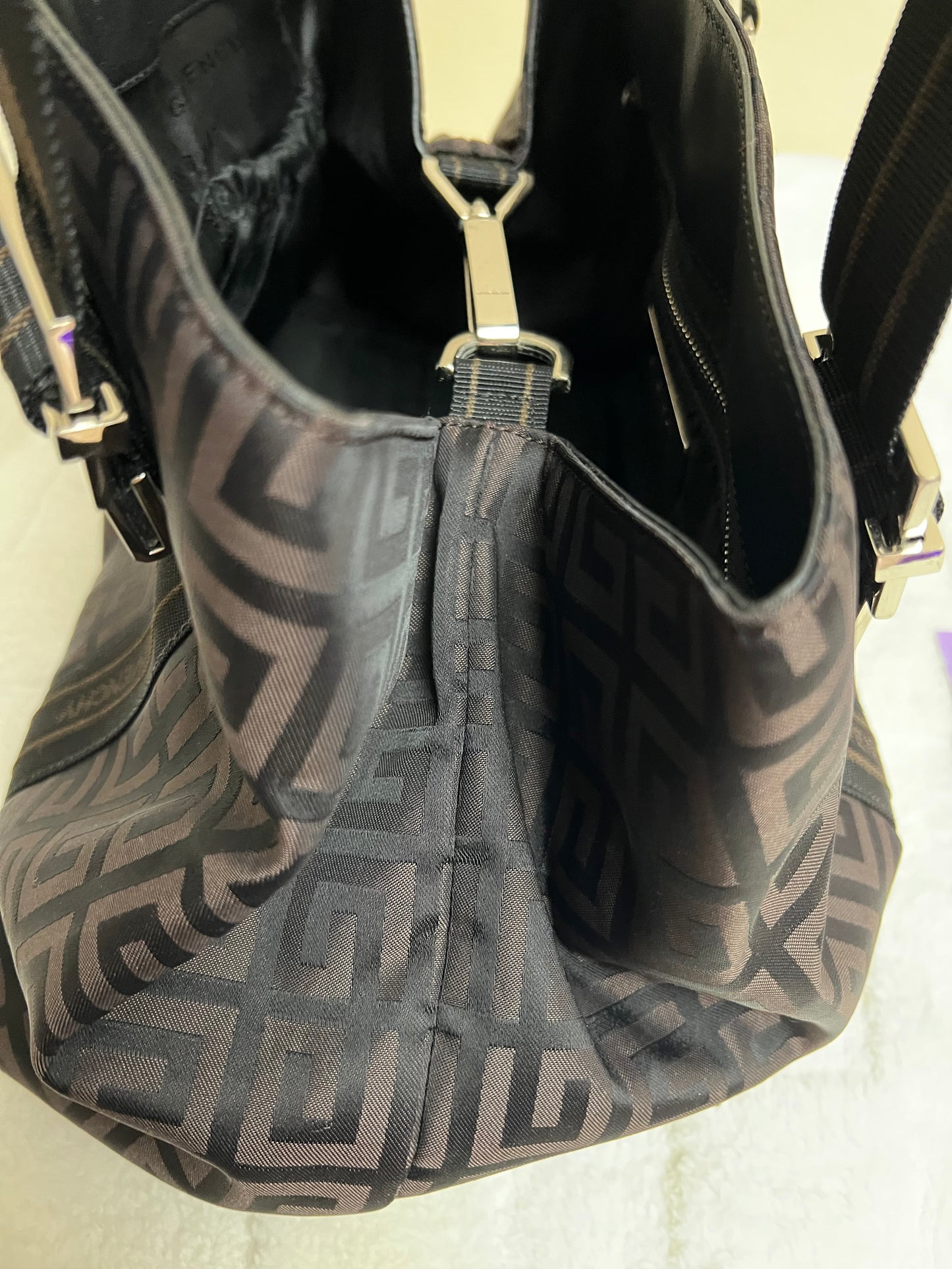 G_I_V_E_N_C_H_Y TOTE