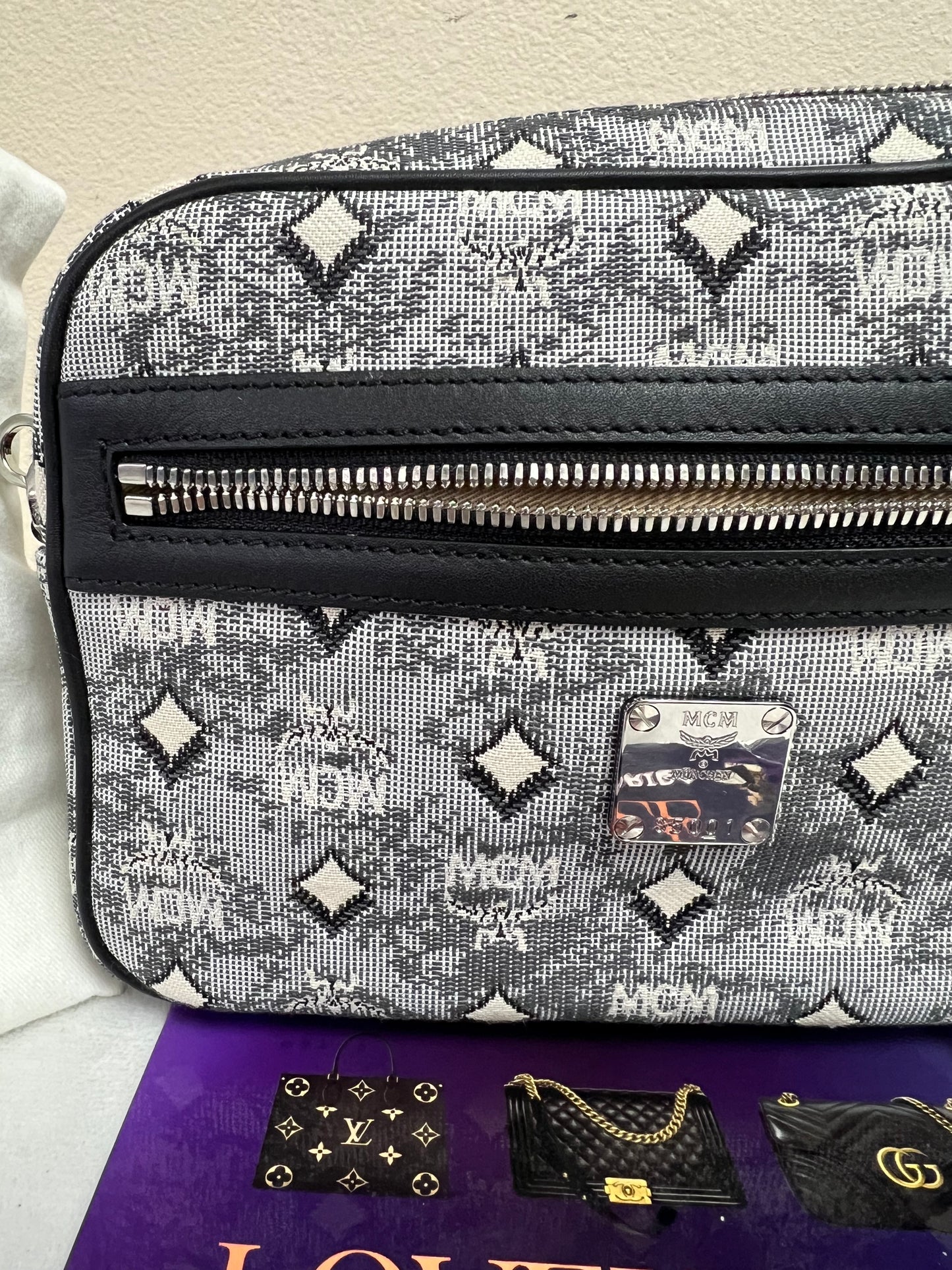 MCM AREN MESSENGER BAG