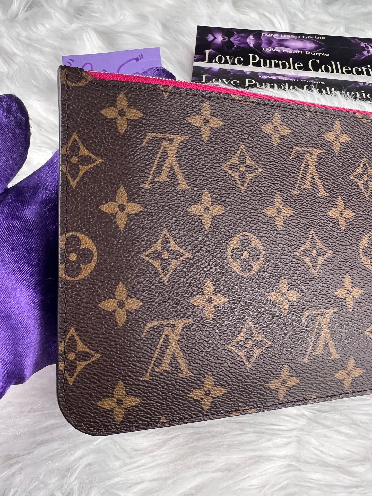 NEVERFULL POCHETTE MM MONO / FUSHCIA PINK INTERIOR