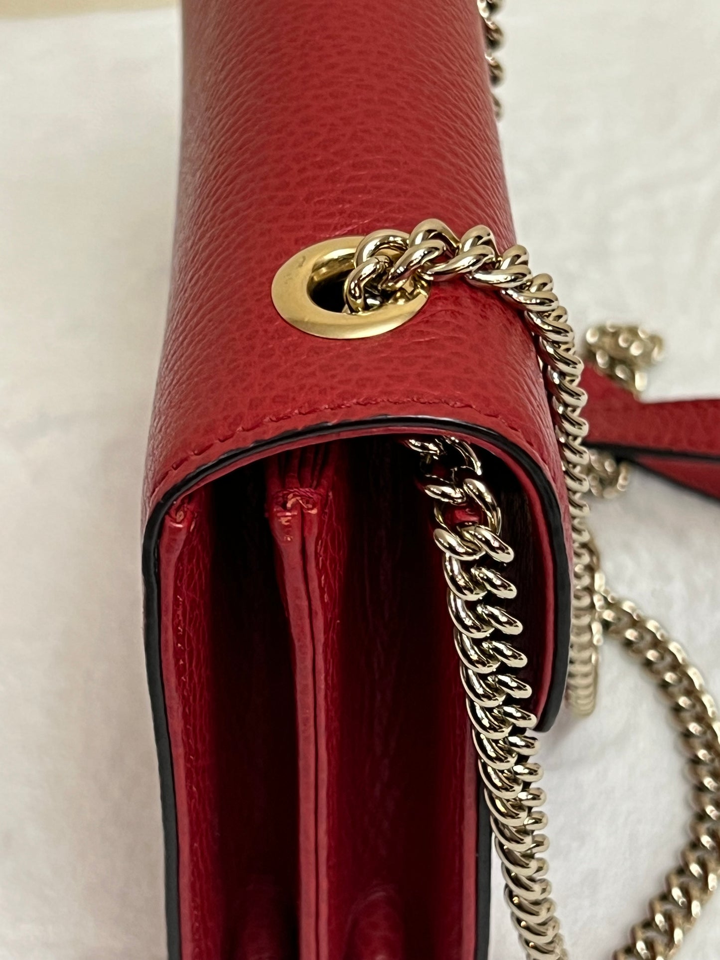 INTERLOCKING RED