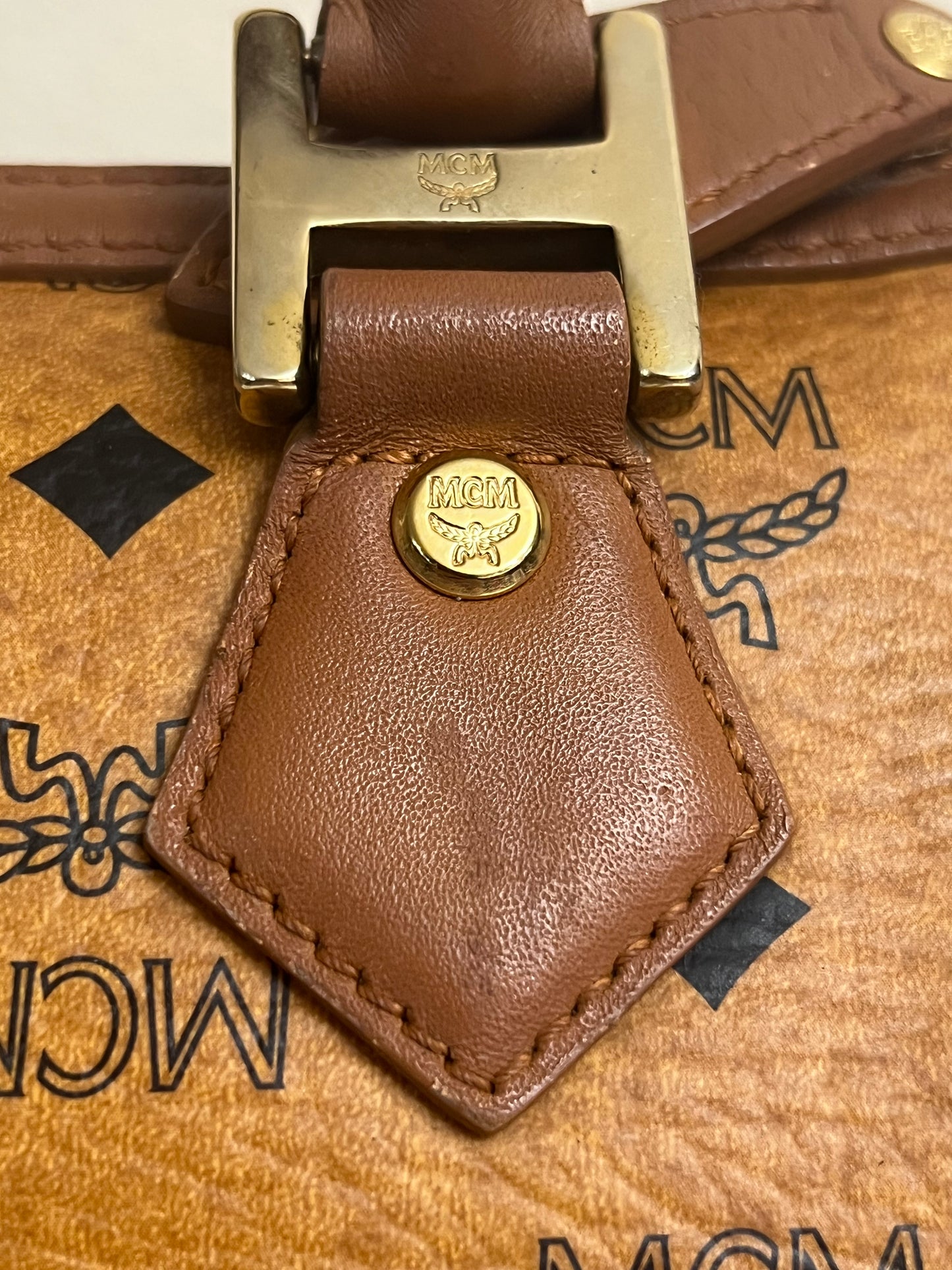 MCM BOSTON 25 W/ BONE