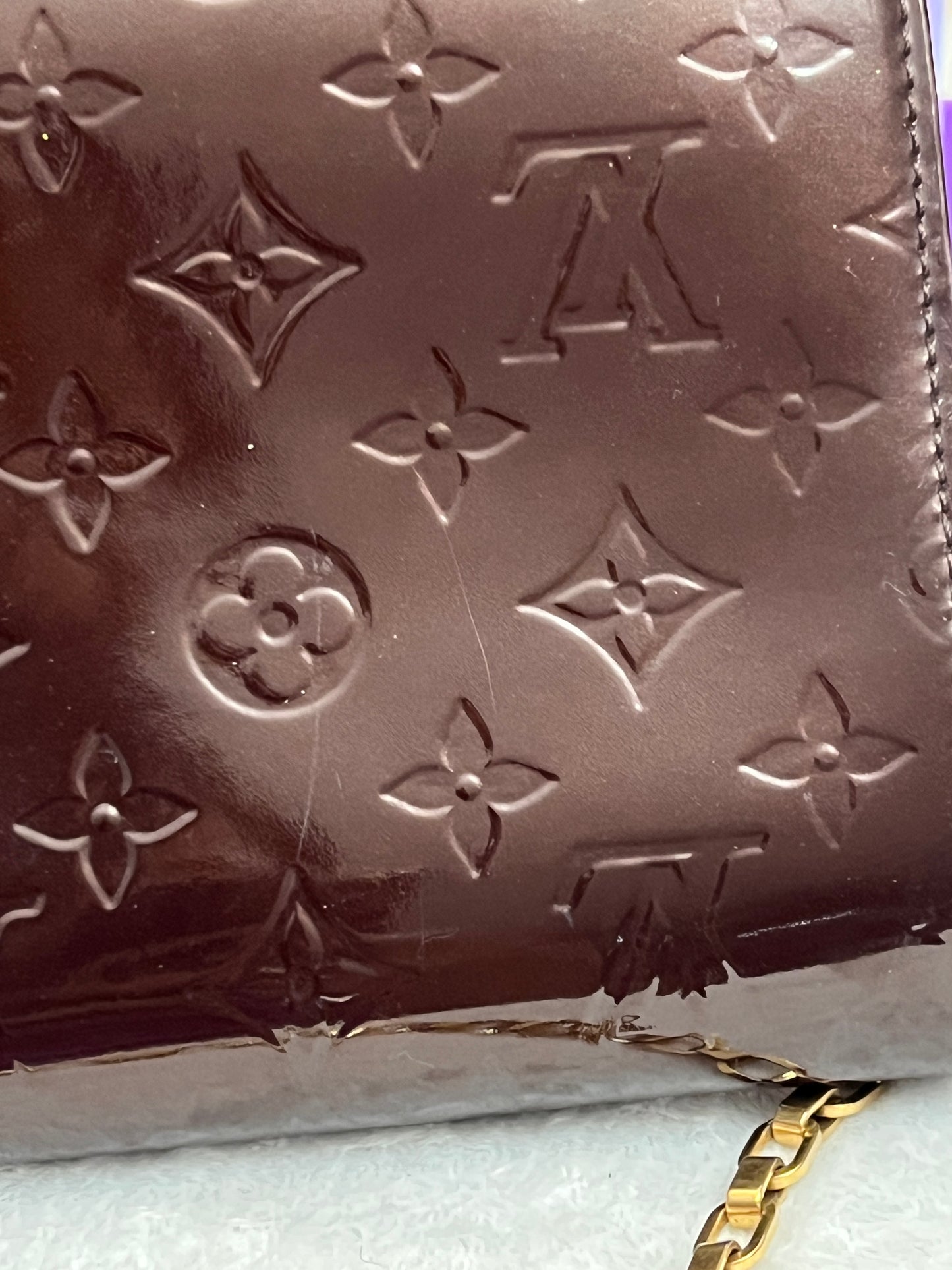 ANA CLUTCH VERNIS AMARANTE